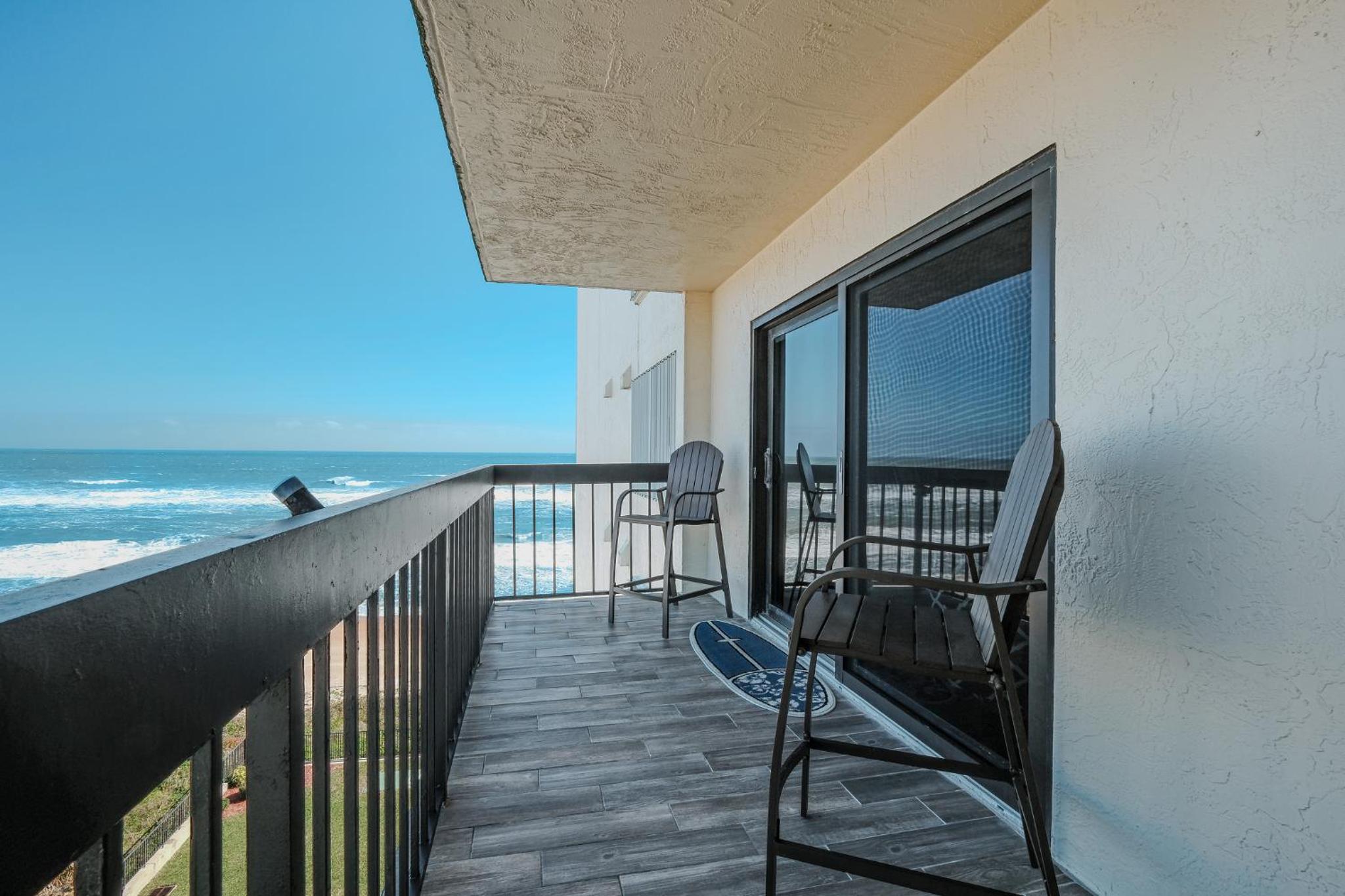 Oceanfront with great beach views from all rooms & balcony, heated pool, and garage