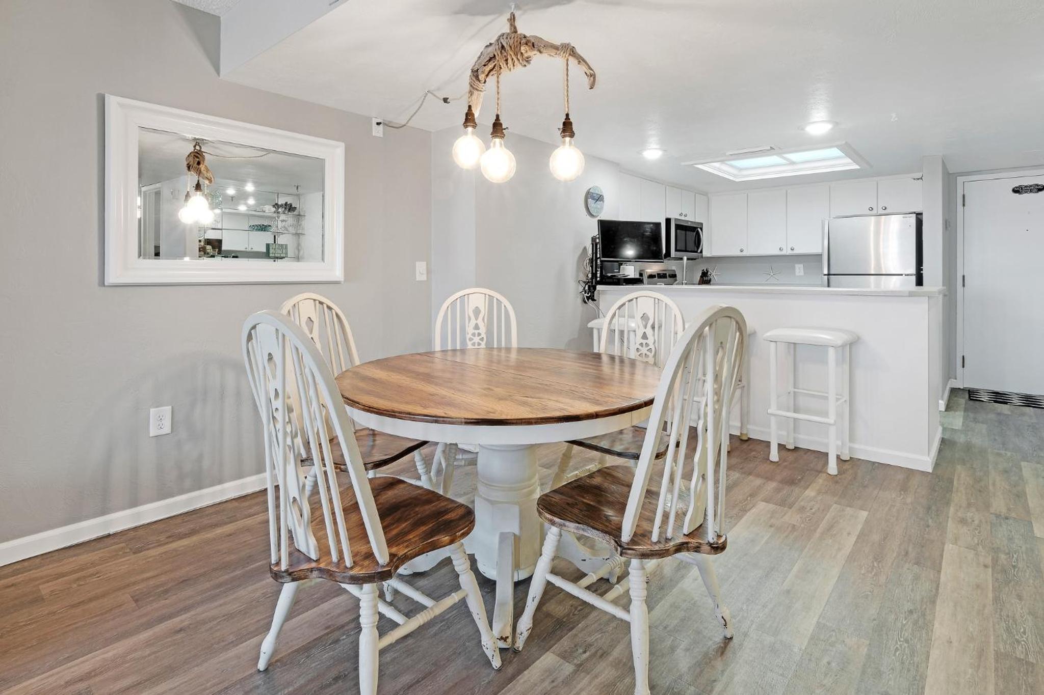Oceanfront with great beach views from all rooms & balcony, heated pool, and garage