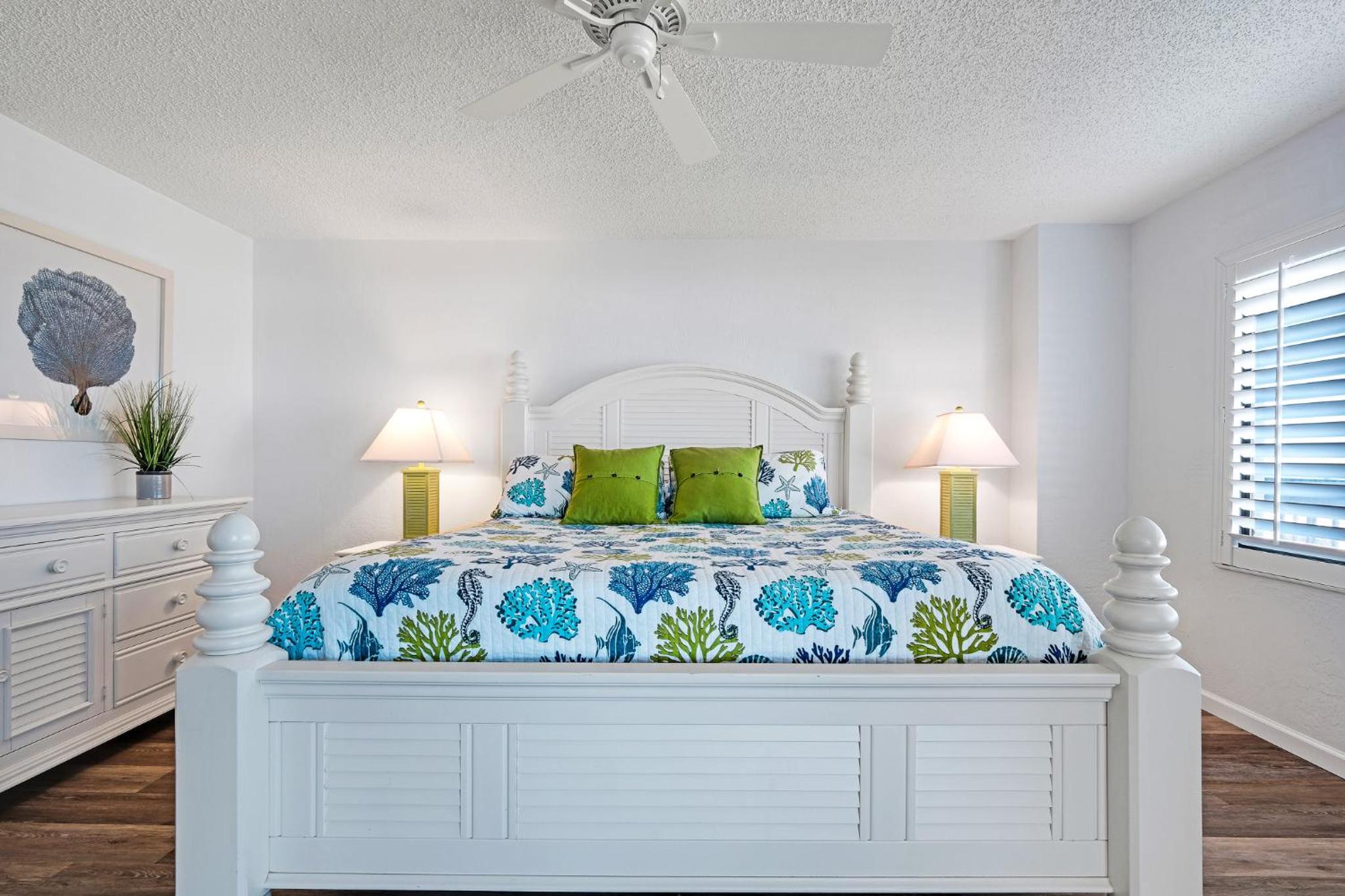 Oceanfront with great beach views from all rooms & balcony, heated pool, and garage