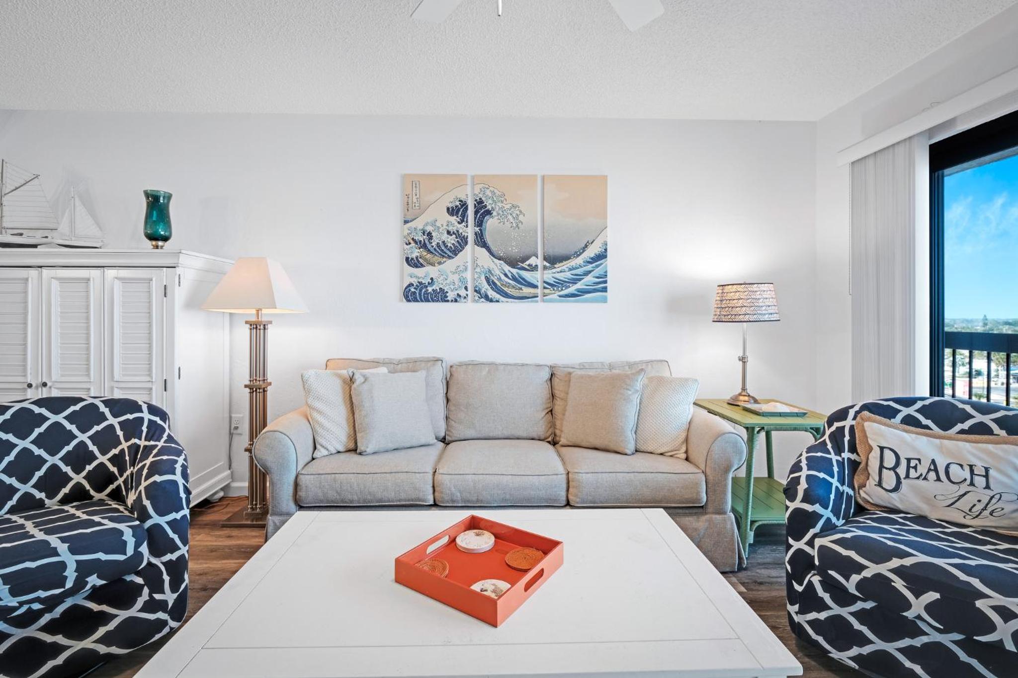 Oceanfront with great beach views from all rooms & balcony, heated pool, and garage