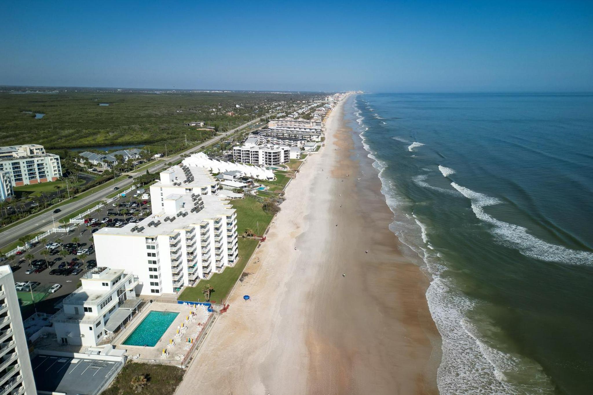 New listing! Direct oceanfront condo with a balcony, heated pool, and tennis court