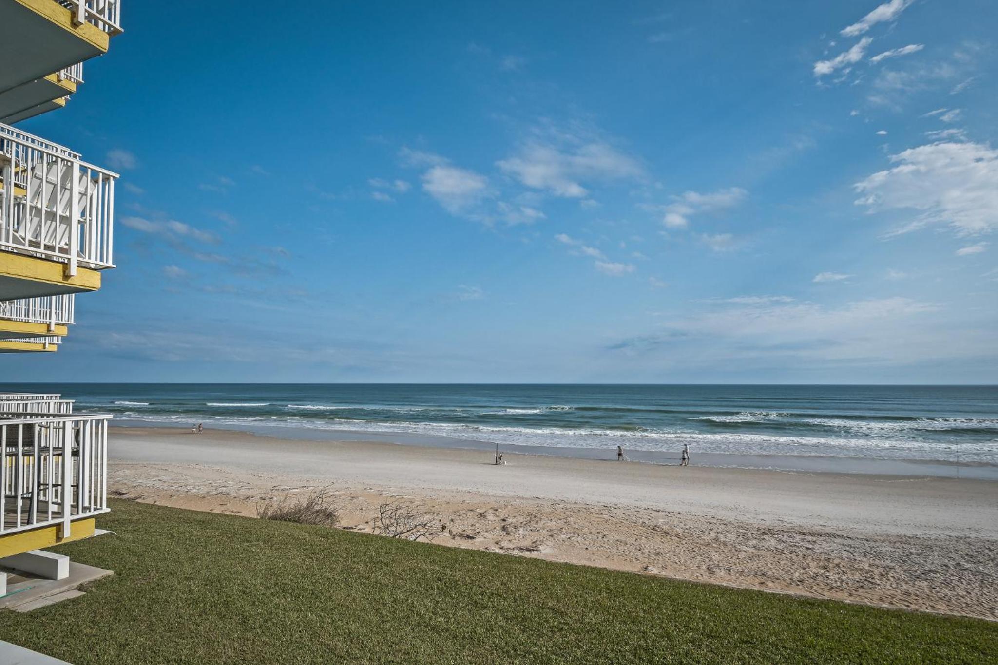 New listing! Direct oceanfront condo with a balcony, heated pool, and tennis court