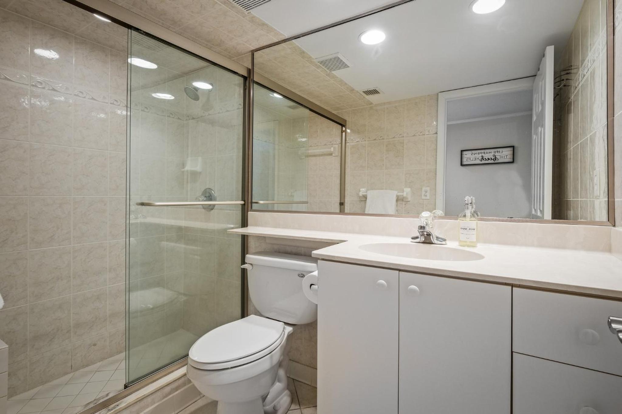 New listing! Direct oceanfront condo with a balcony, heated pool, and tennis court