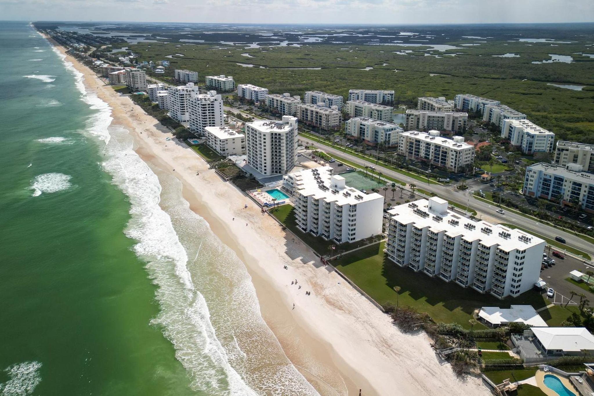 New listing! Direct oceanfront condo with a balcony, heated pool, and tennis court