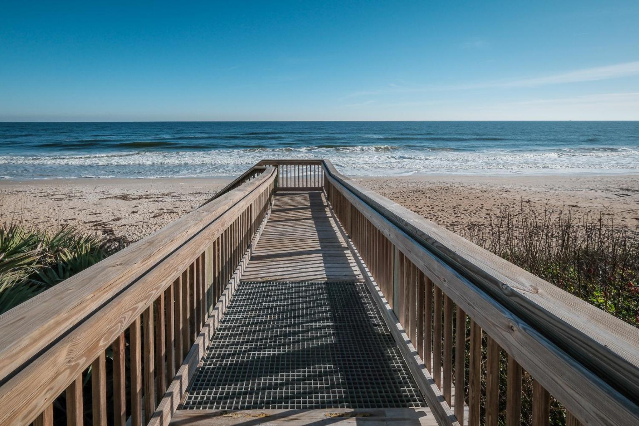 New listing! Direct oceanfront with private balcony, pool, and hot tub