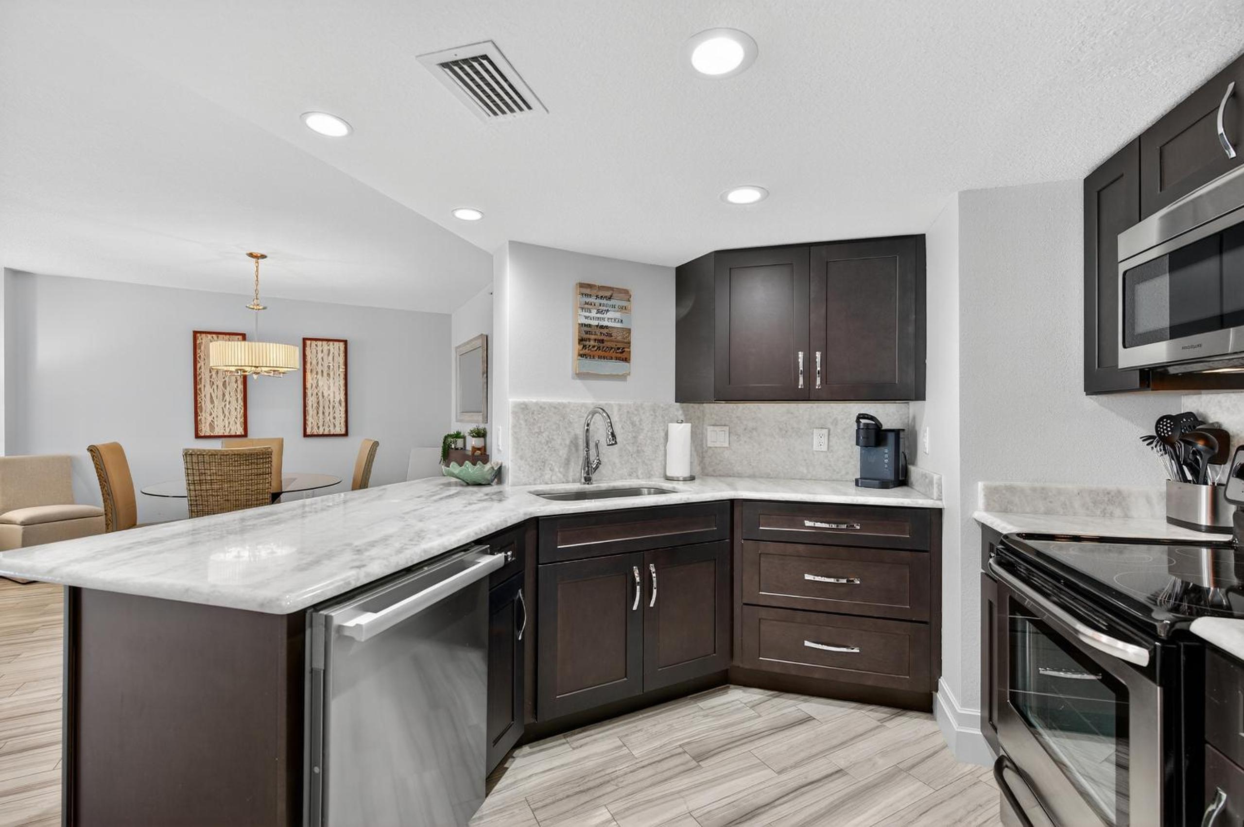 New listing! Direct oceanfront with private balcony, pool, and hot tub