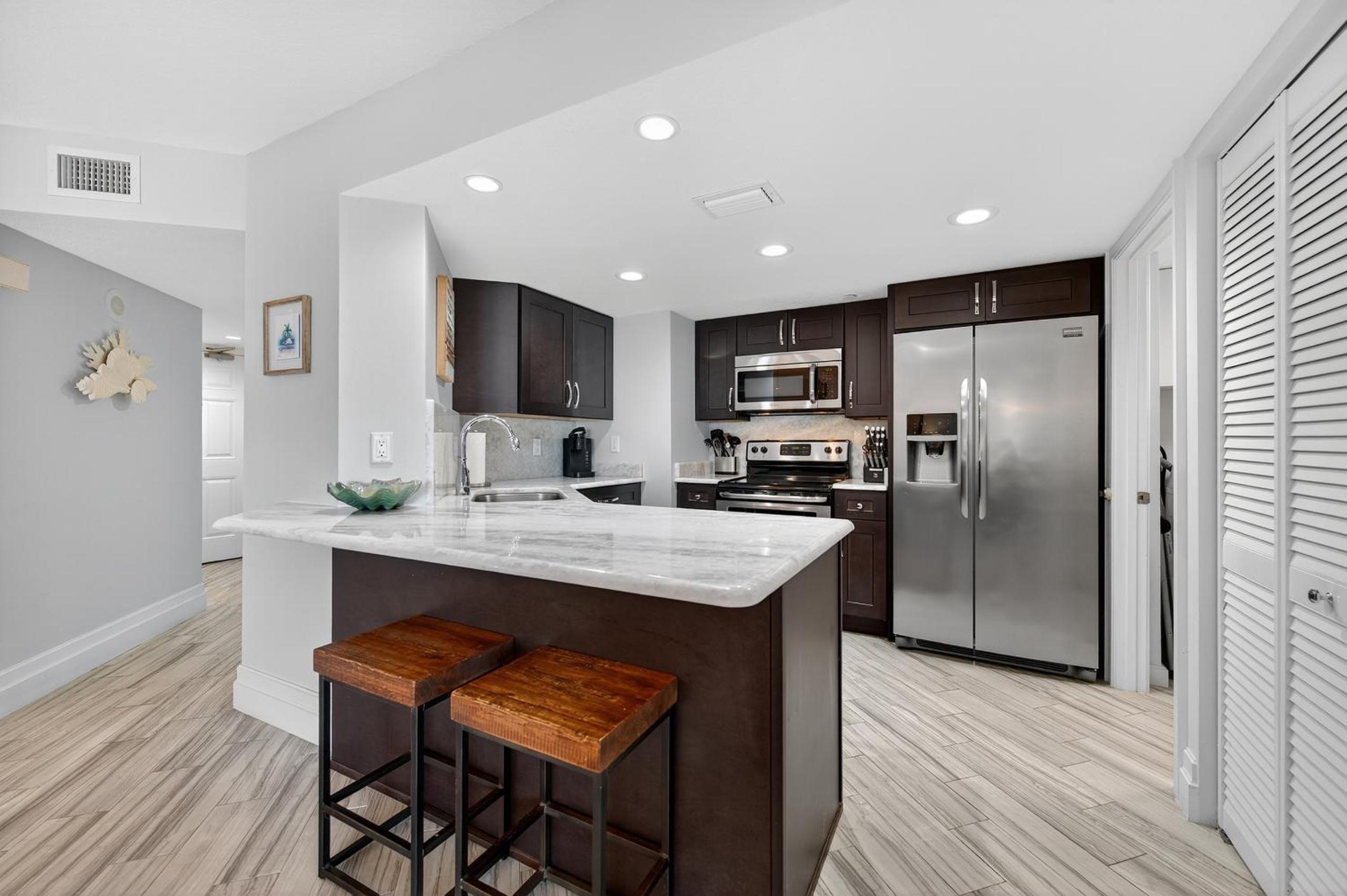 New listing! Direct oceanfront with private balcony, pool, and hot tub