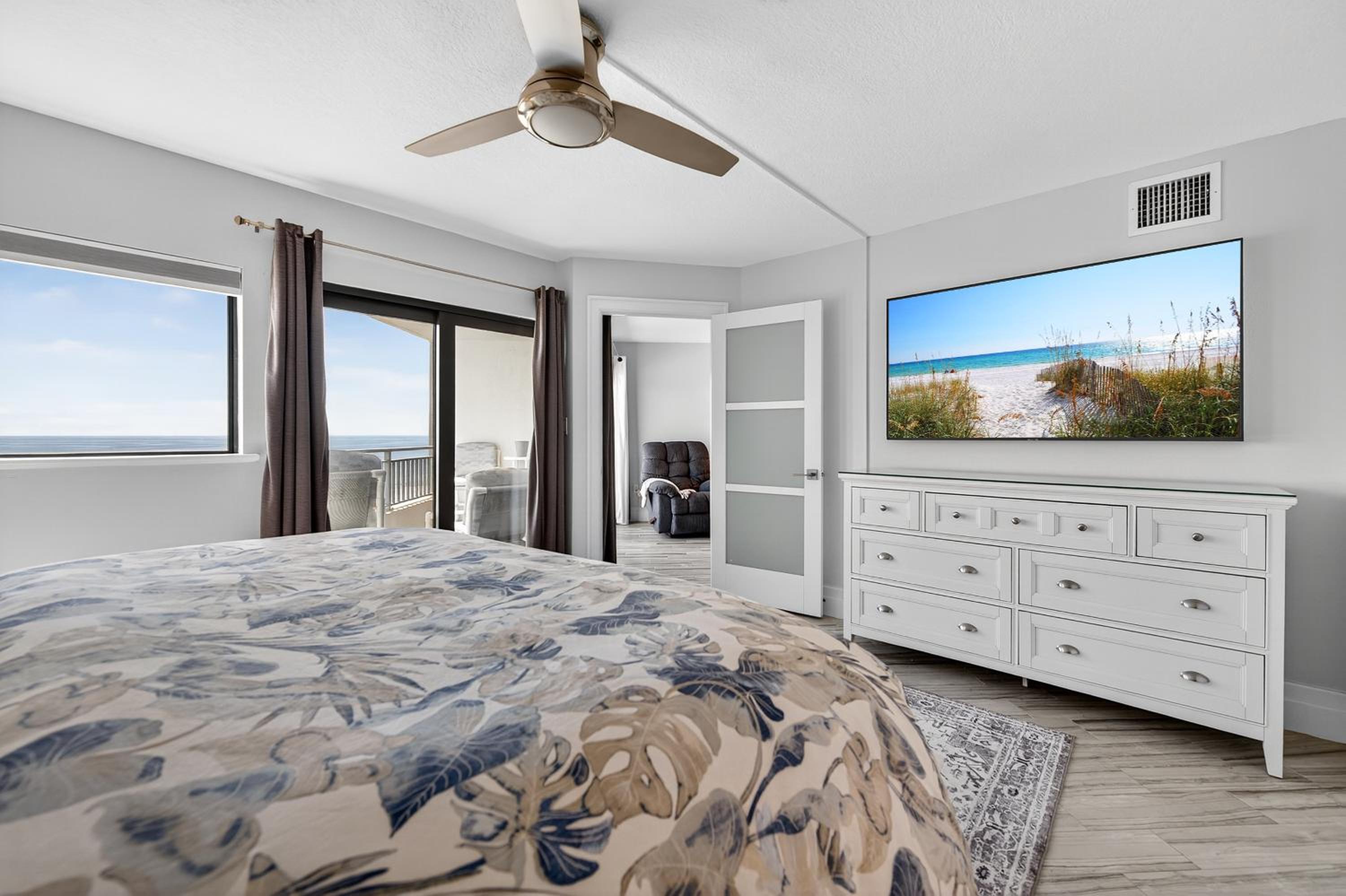 New listing! Direct oceanfront with private balcony, pool, and hot tub