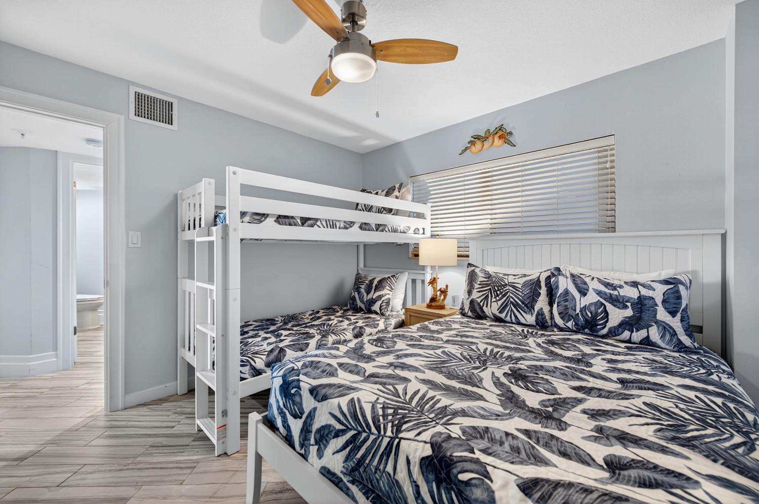 New listing! Direct oceanfront with private balcony, pool, and hot tub