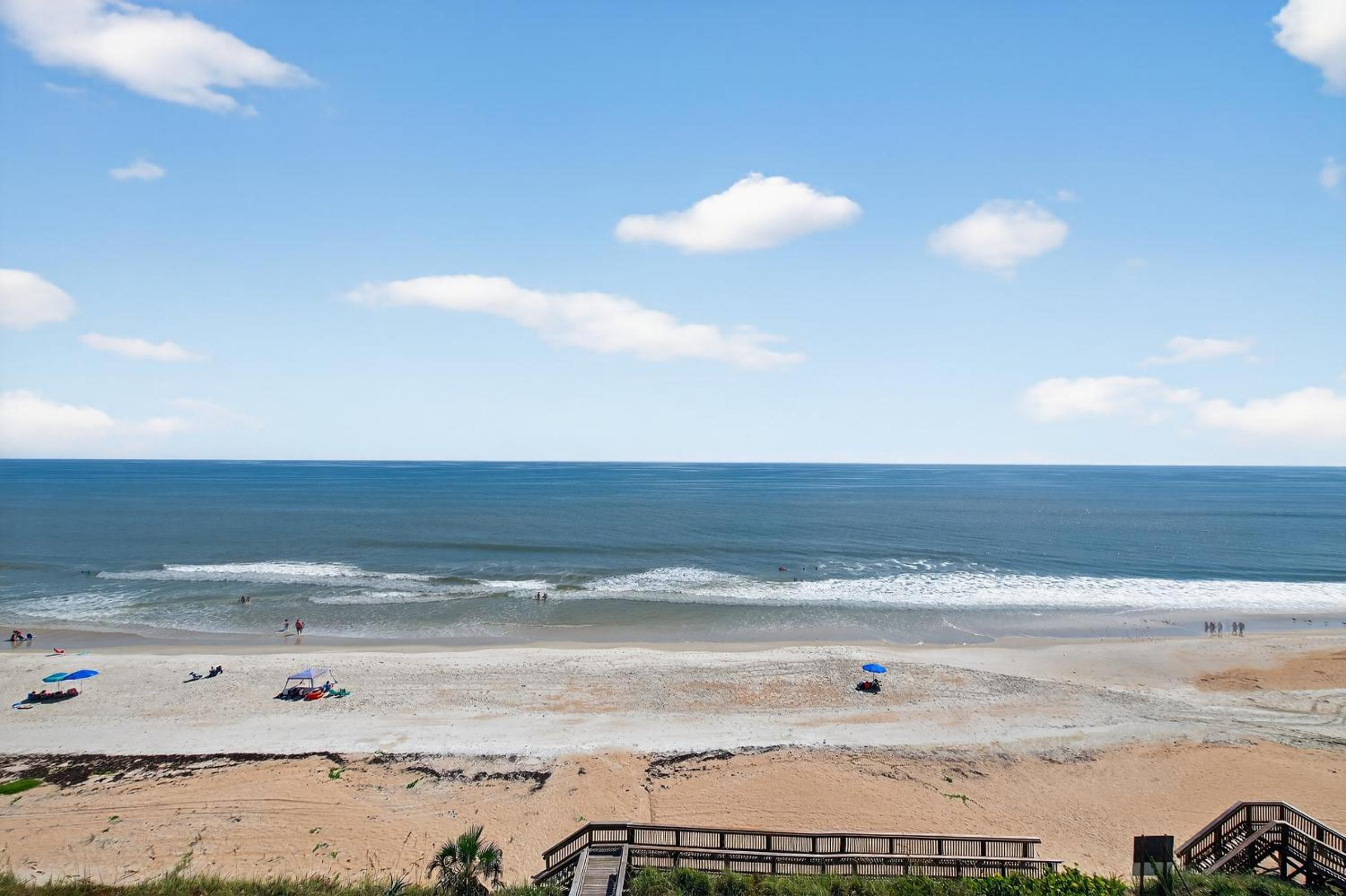 New listing! Direct oceanfront with private balcony, pool, and hot tub