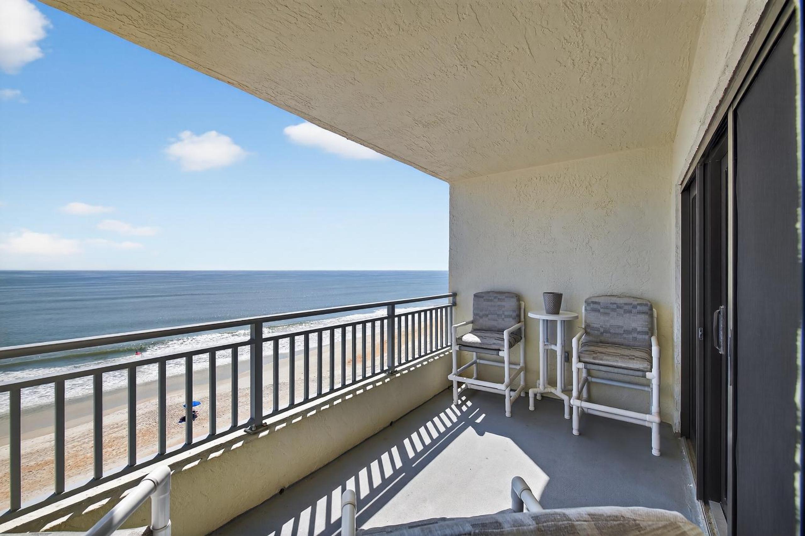 New listing! Direct oceanfront with private balcony, pool, and hot tub