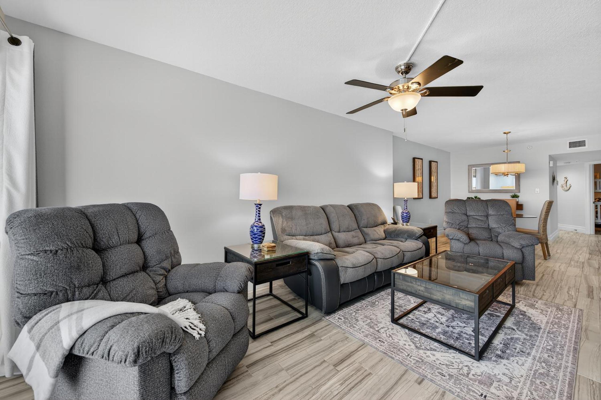 New listing! Direct oceanfront with private balcony, pool, and hot tub