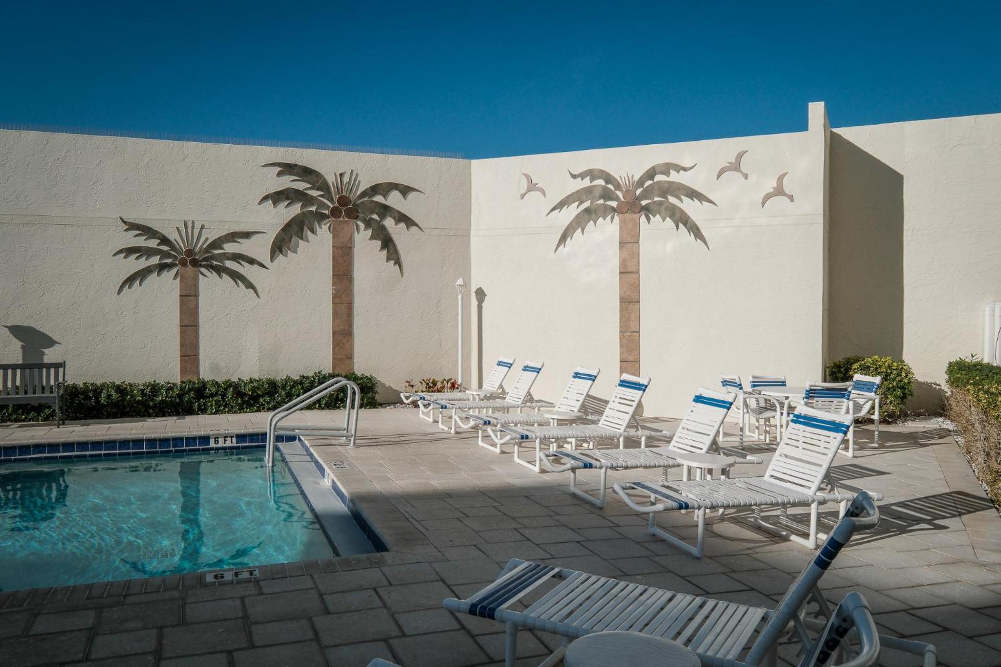New listing! Direct oceanfront with private balcony, pool, and hot tub