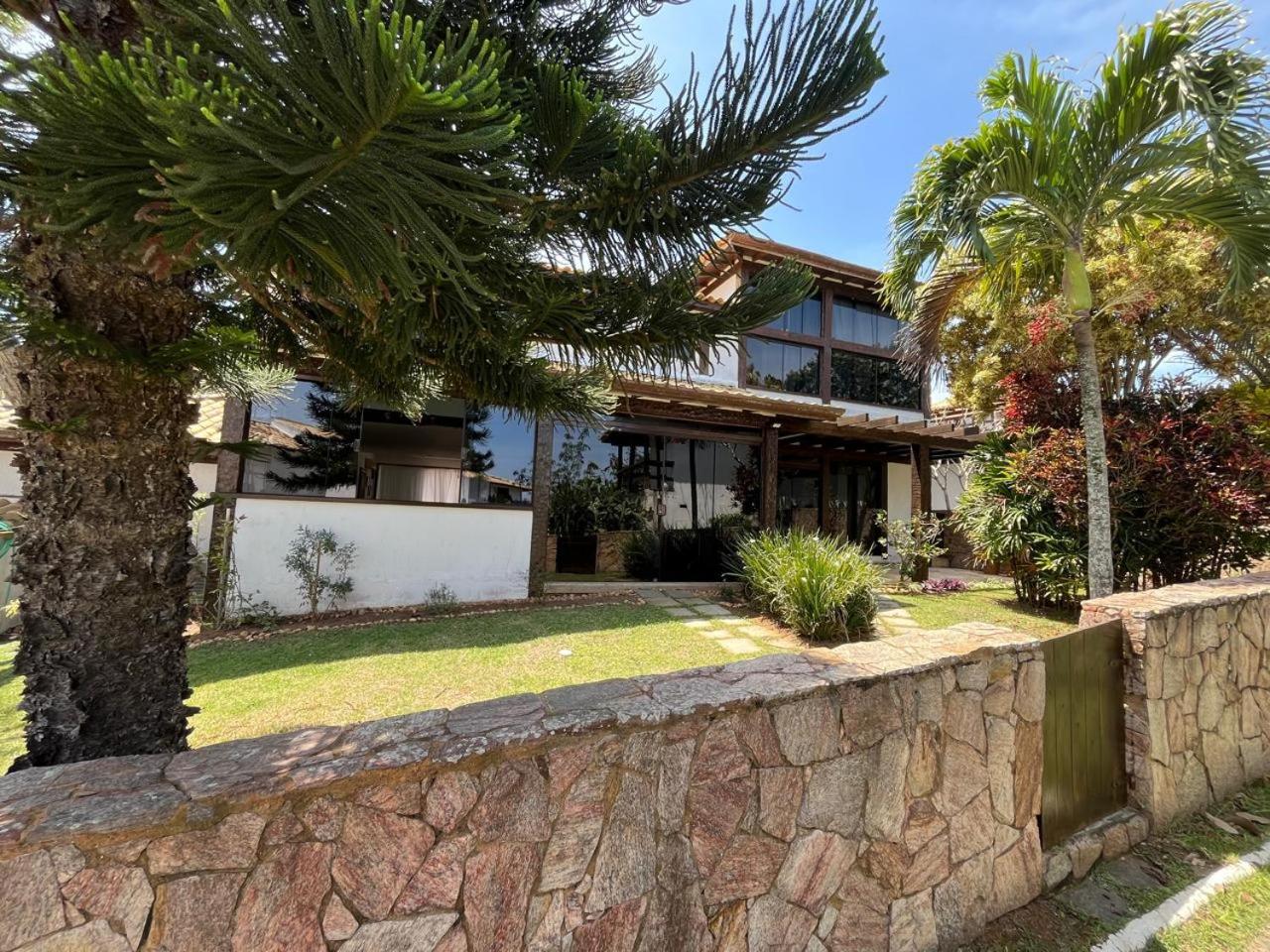 Exclusiva casa em Geriba com vista para o mar