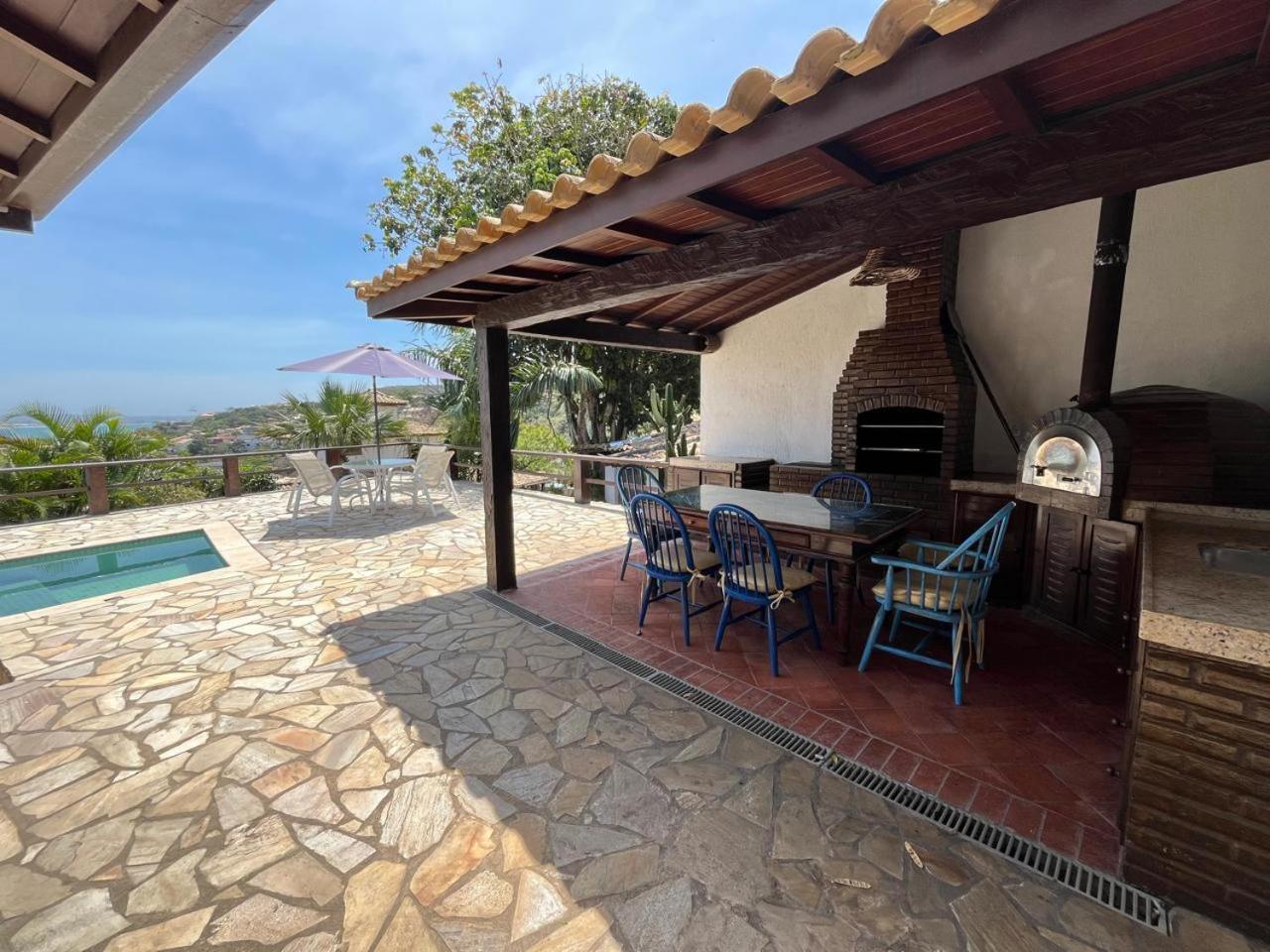 Exclusiva casa em Geriba com vista para o mar