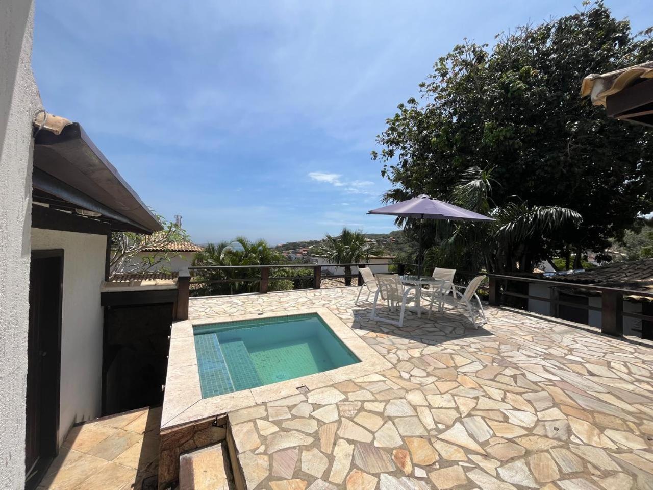 Exclusiva casa em Geriba com vista para o mar