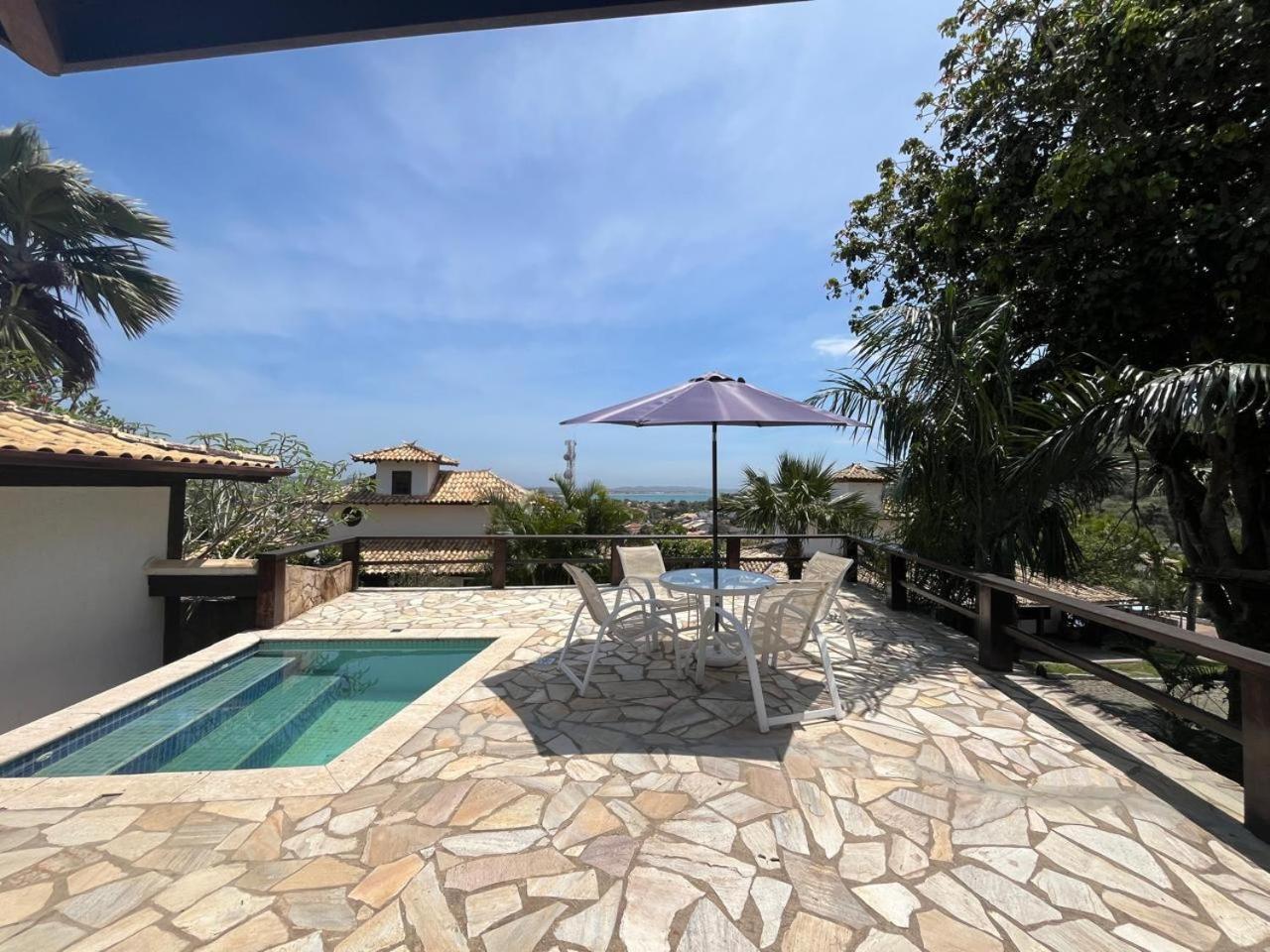 Exclusiva casa em Geriba com vista para o mar