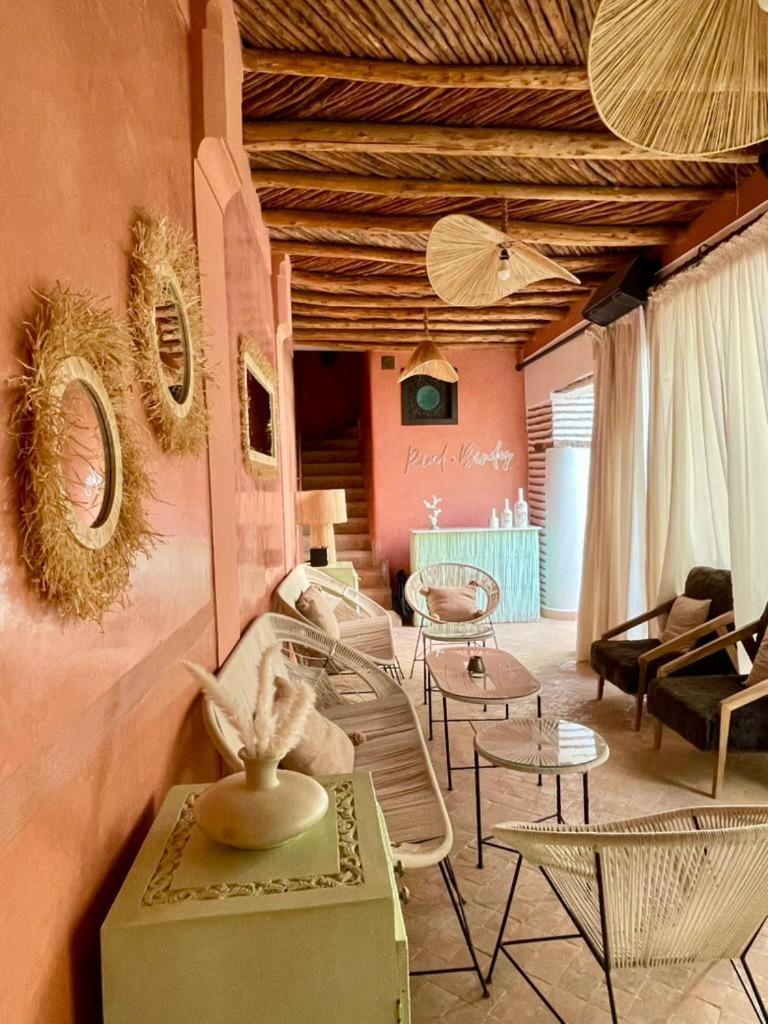 Riad Birdy, Charmant et privatif, Piscine, Rooftop, 6 suites, 2 salons, Wifi