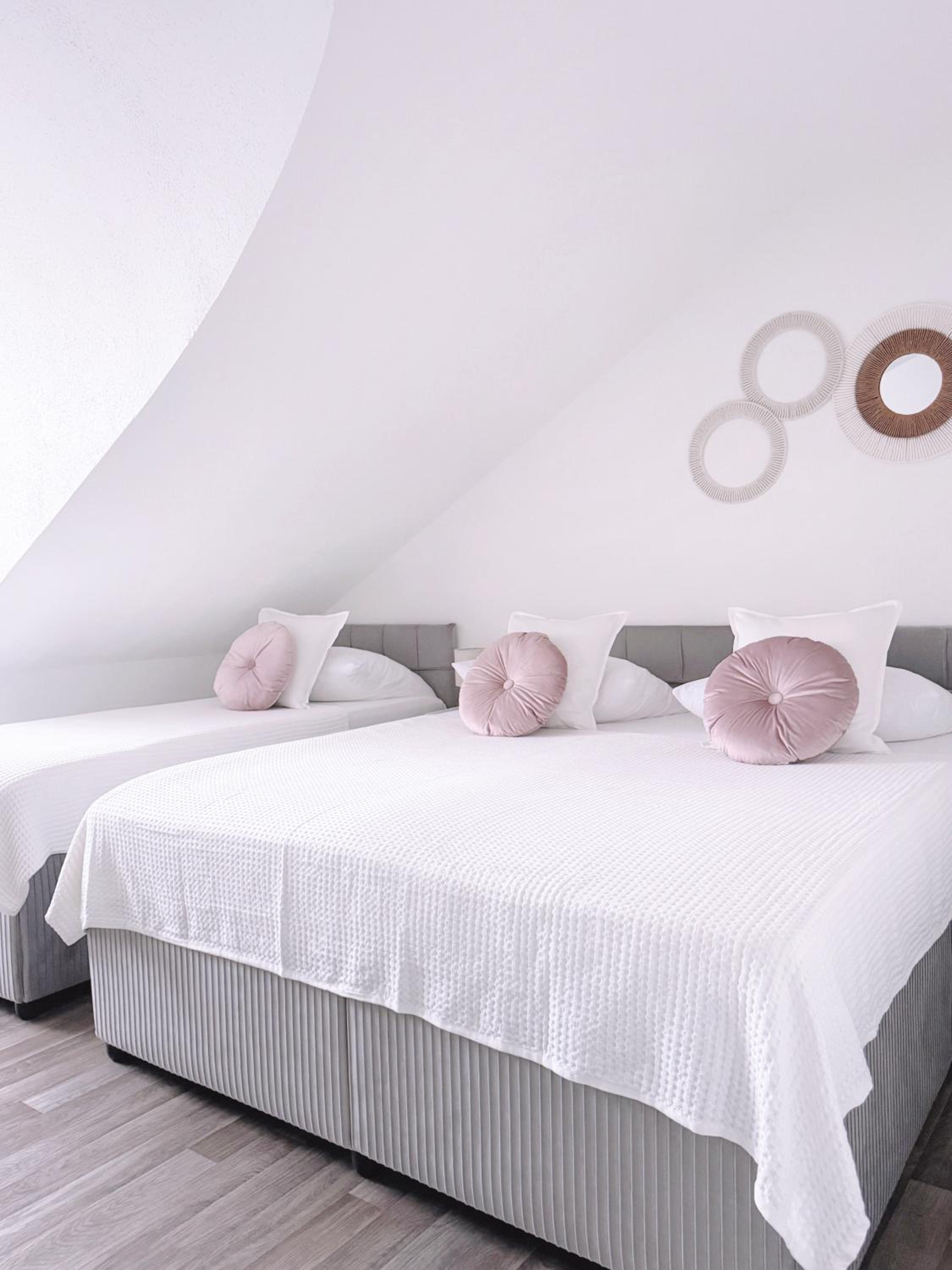 nestup - Zentrales Apartment mit Boxspringbetten, Smart-TV und ausgestatteter Küche
