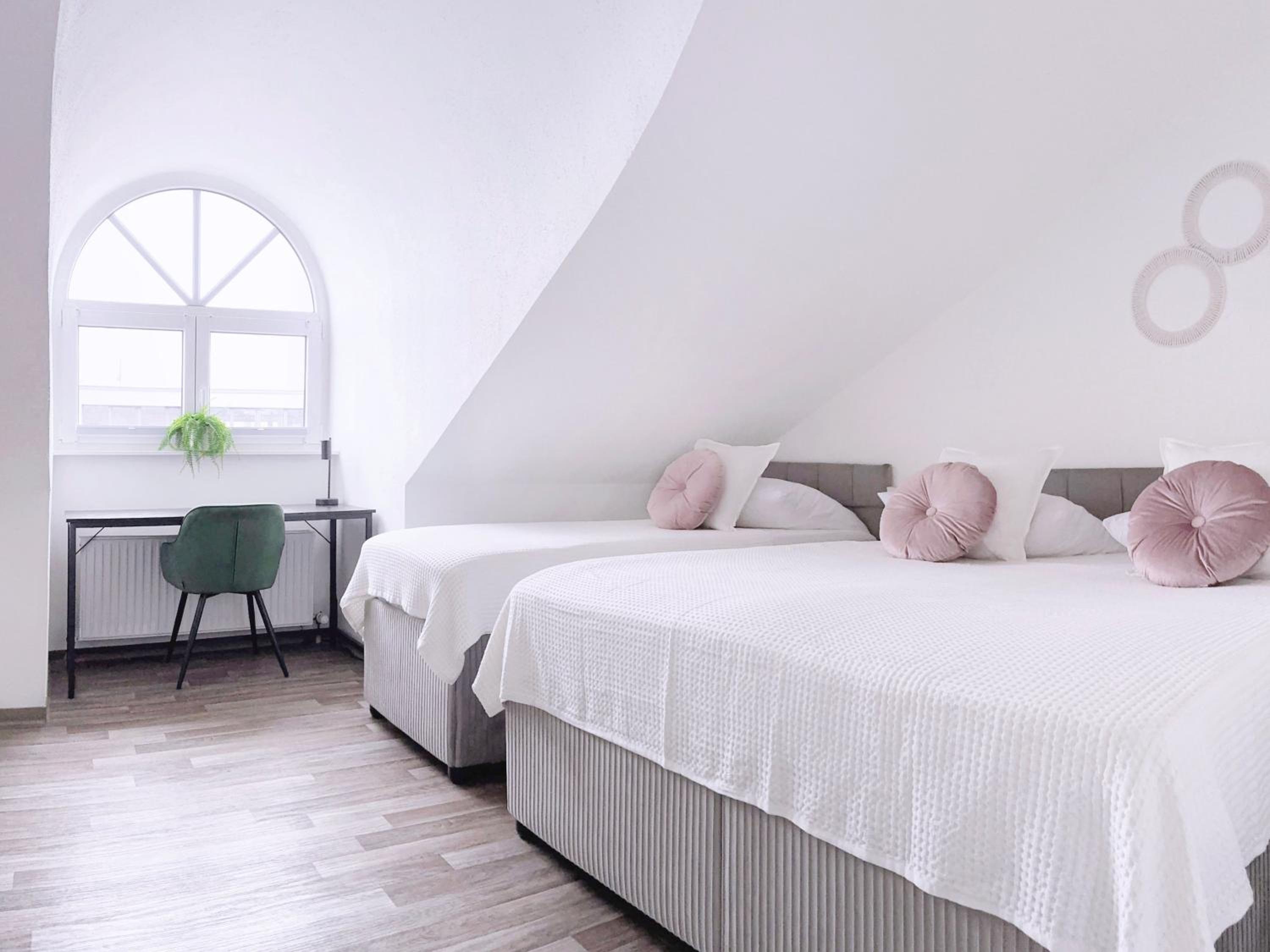 nestup - Zentrales Apartment mit Boxspringbetten, Smart-TV und ausgestatteter Küche