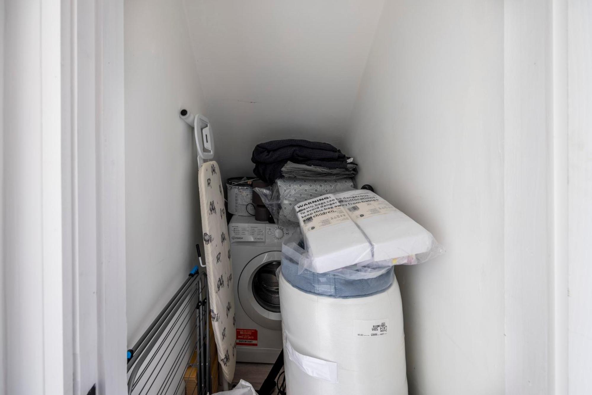 3-Bed House - Free Parking - By Holiday Homes