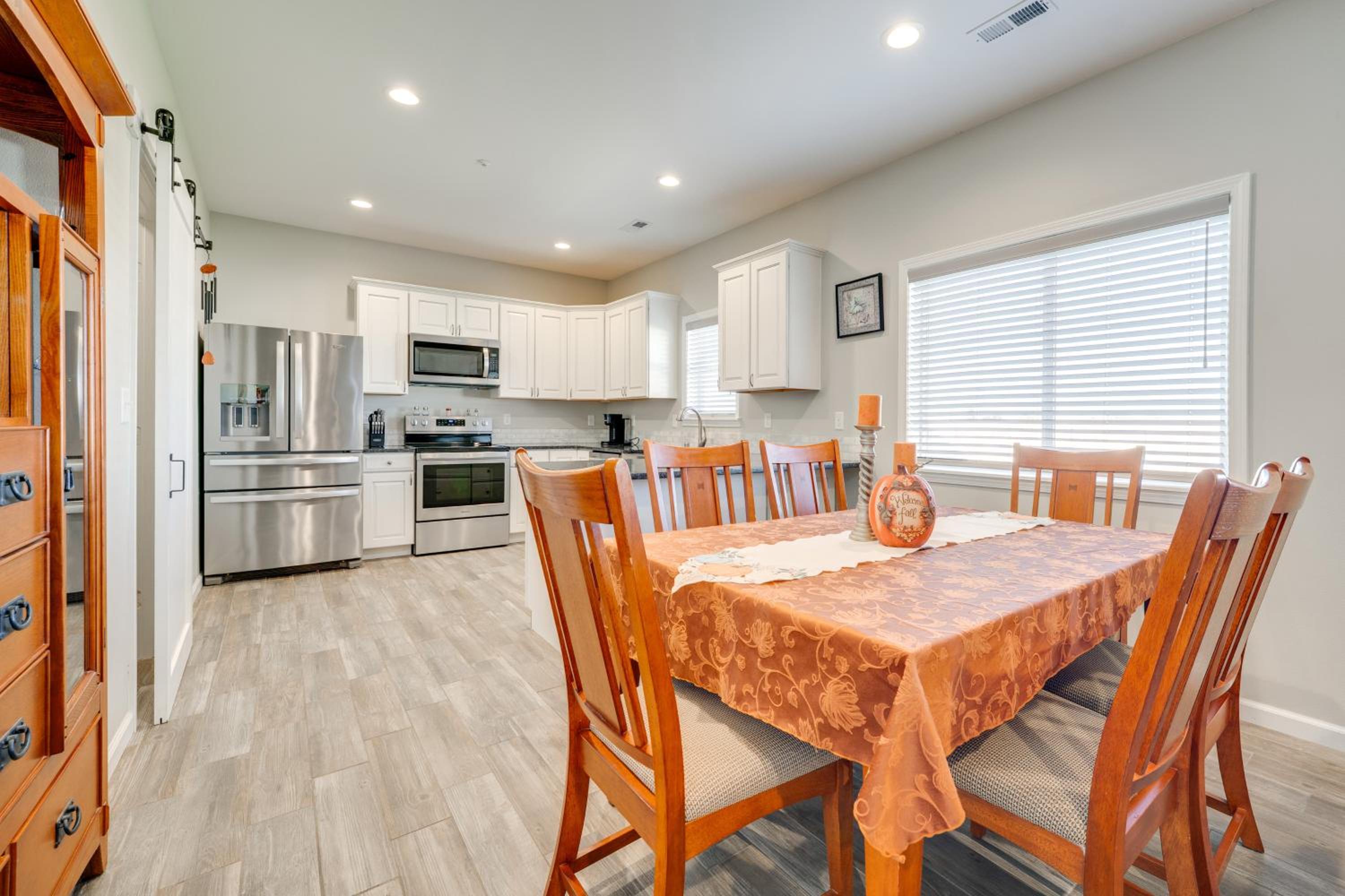 Walk to Moses Lake! Family Home with Fenced Yard