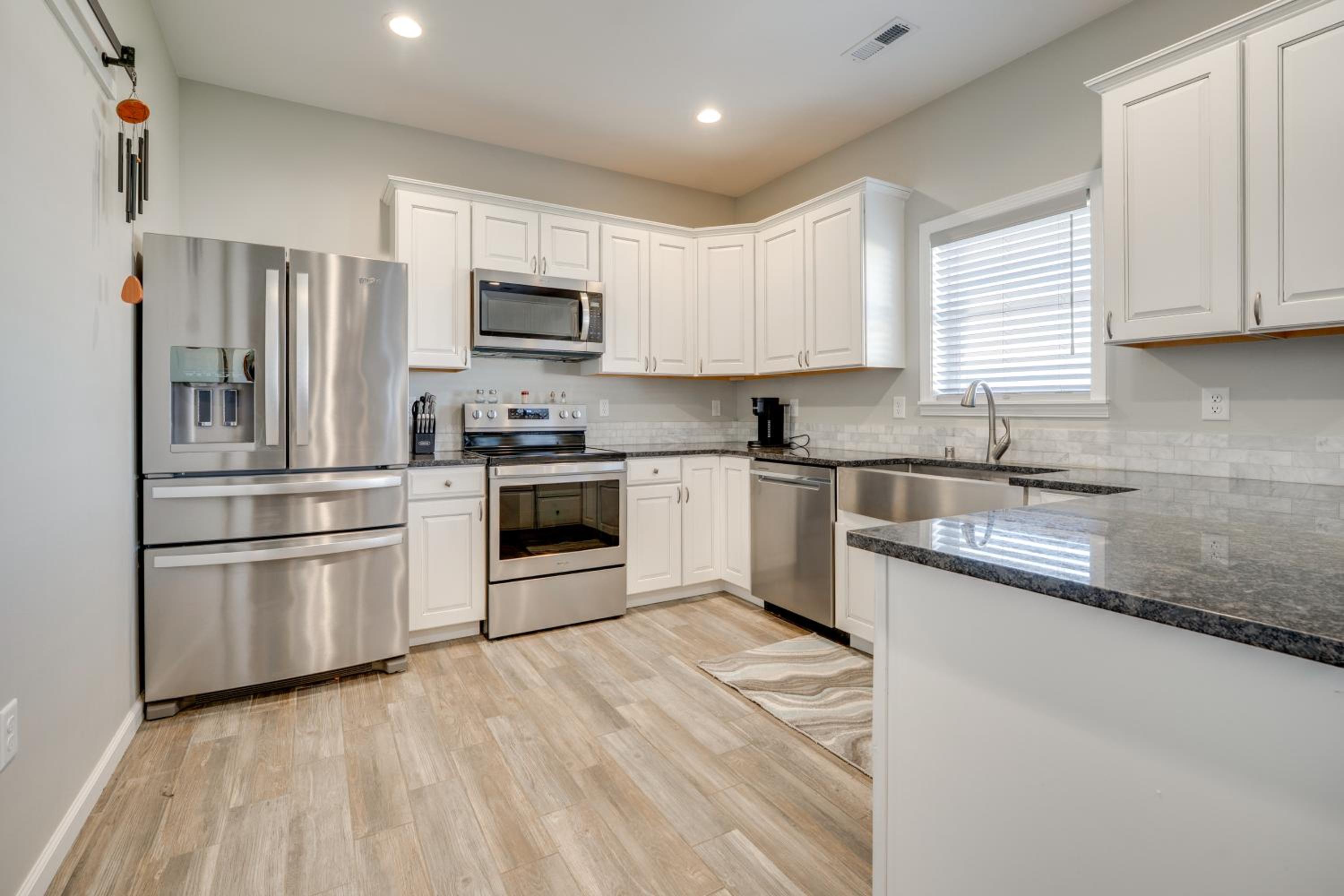 Walk to Moses Lake! Family Home with Fenced Yard