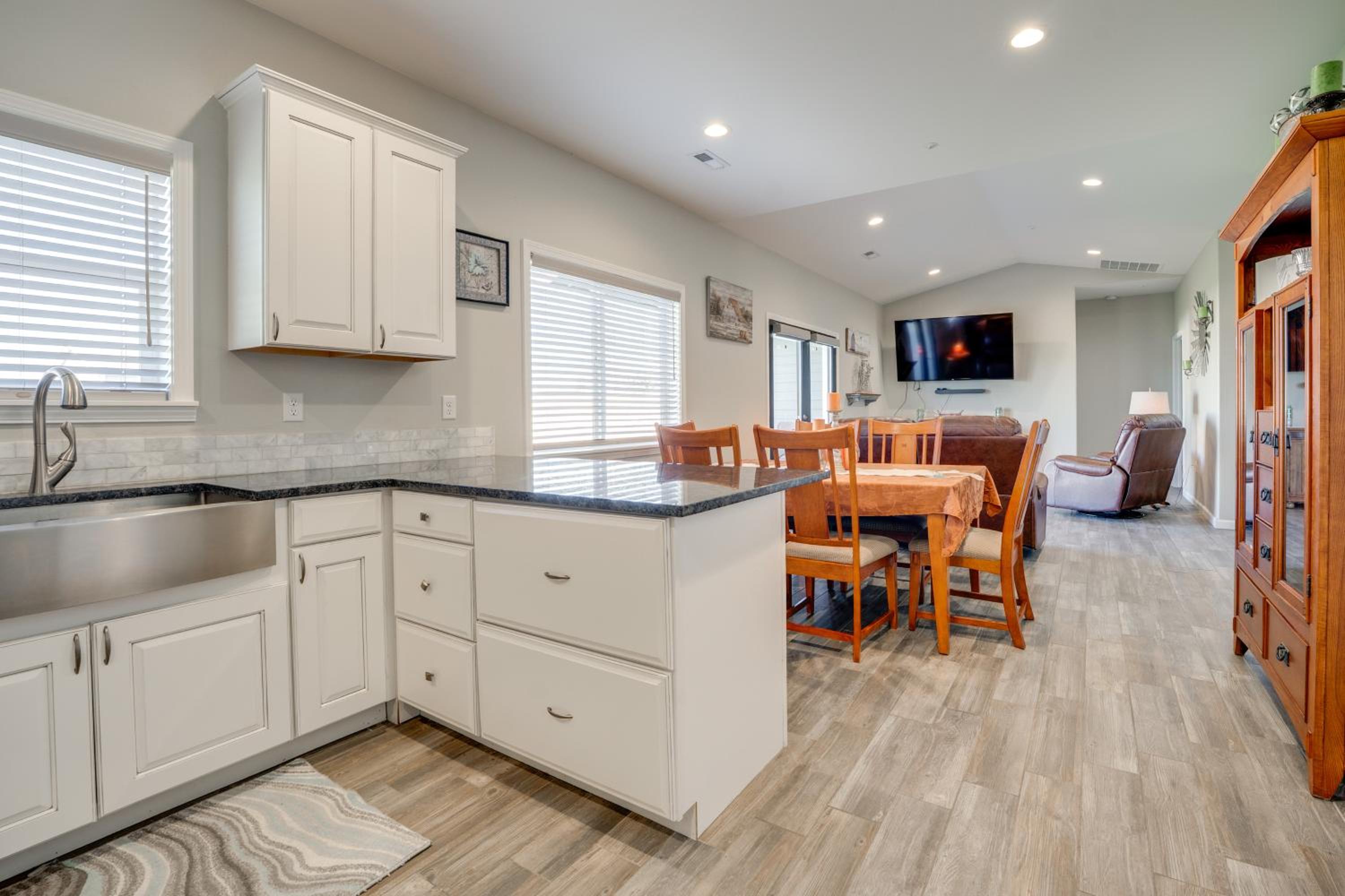 Walk to Moses Lake! Family Home with Fenced Yard