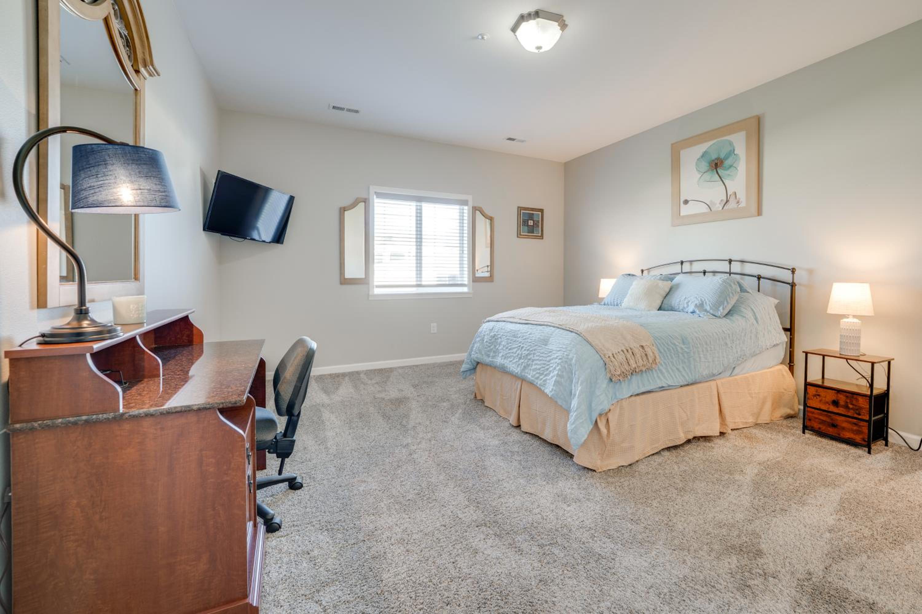 Walk to Moses Lake! Family Home with Fenced Yard