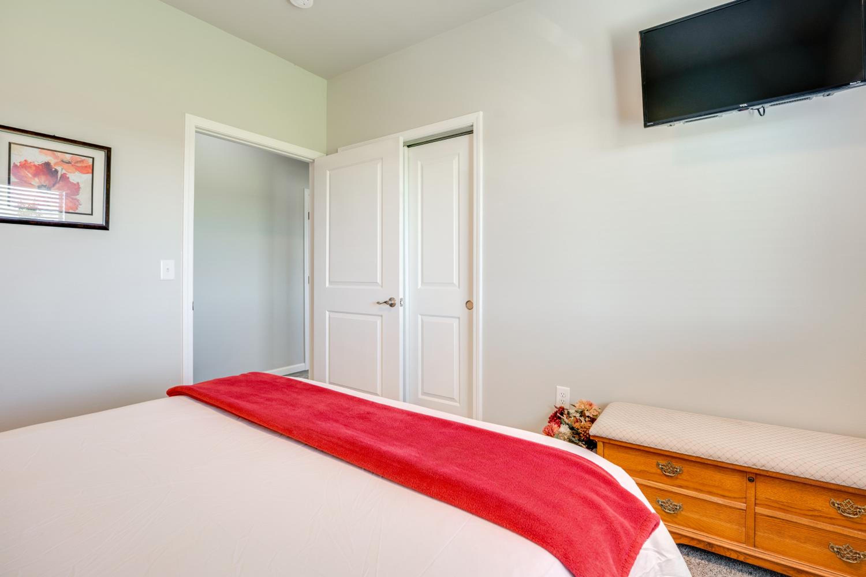Walk to Moses Lake! Family Home with Fenced Yard