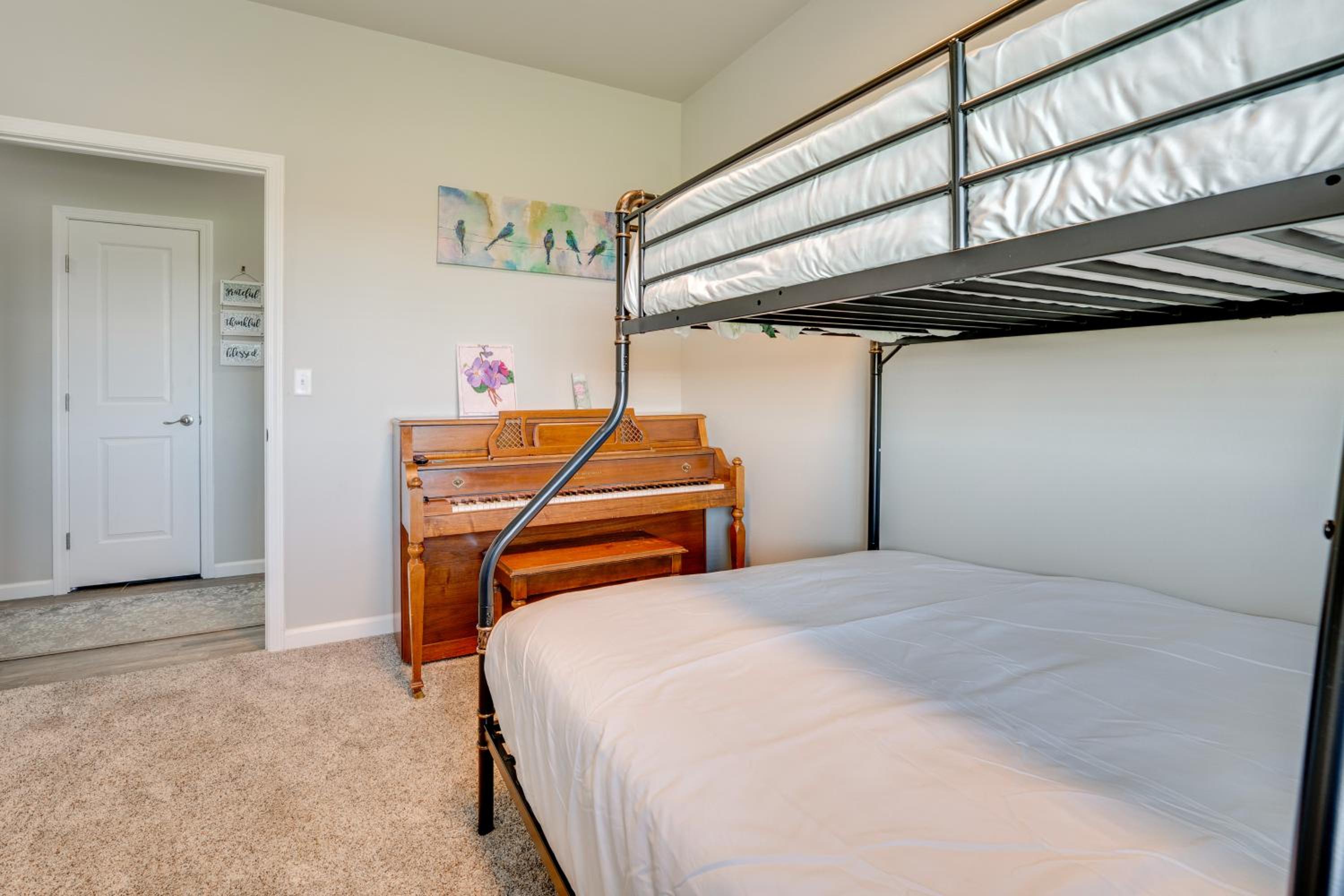 Walk to Moses Lake! Family Home with Fenced Yard