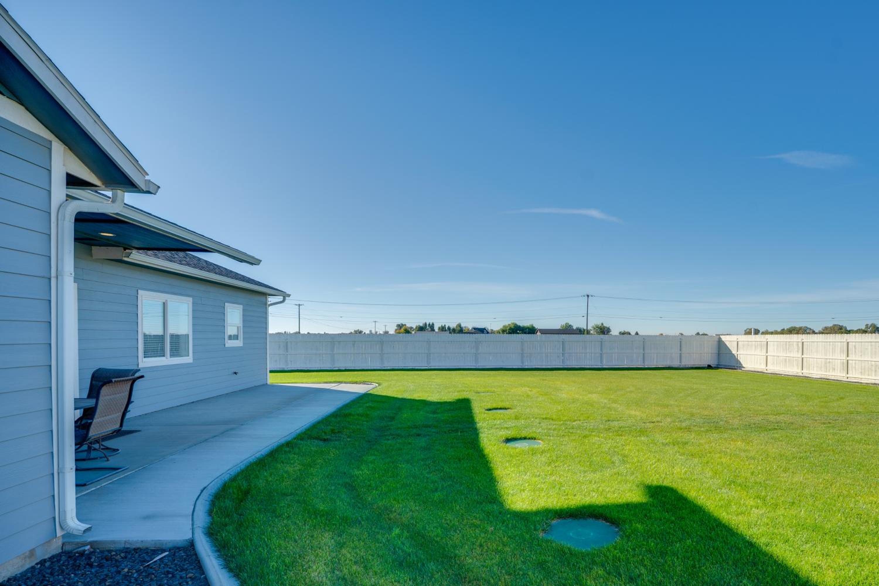 Walk to Moses Lake! Family Home with Fenced Yard