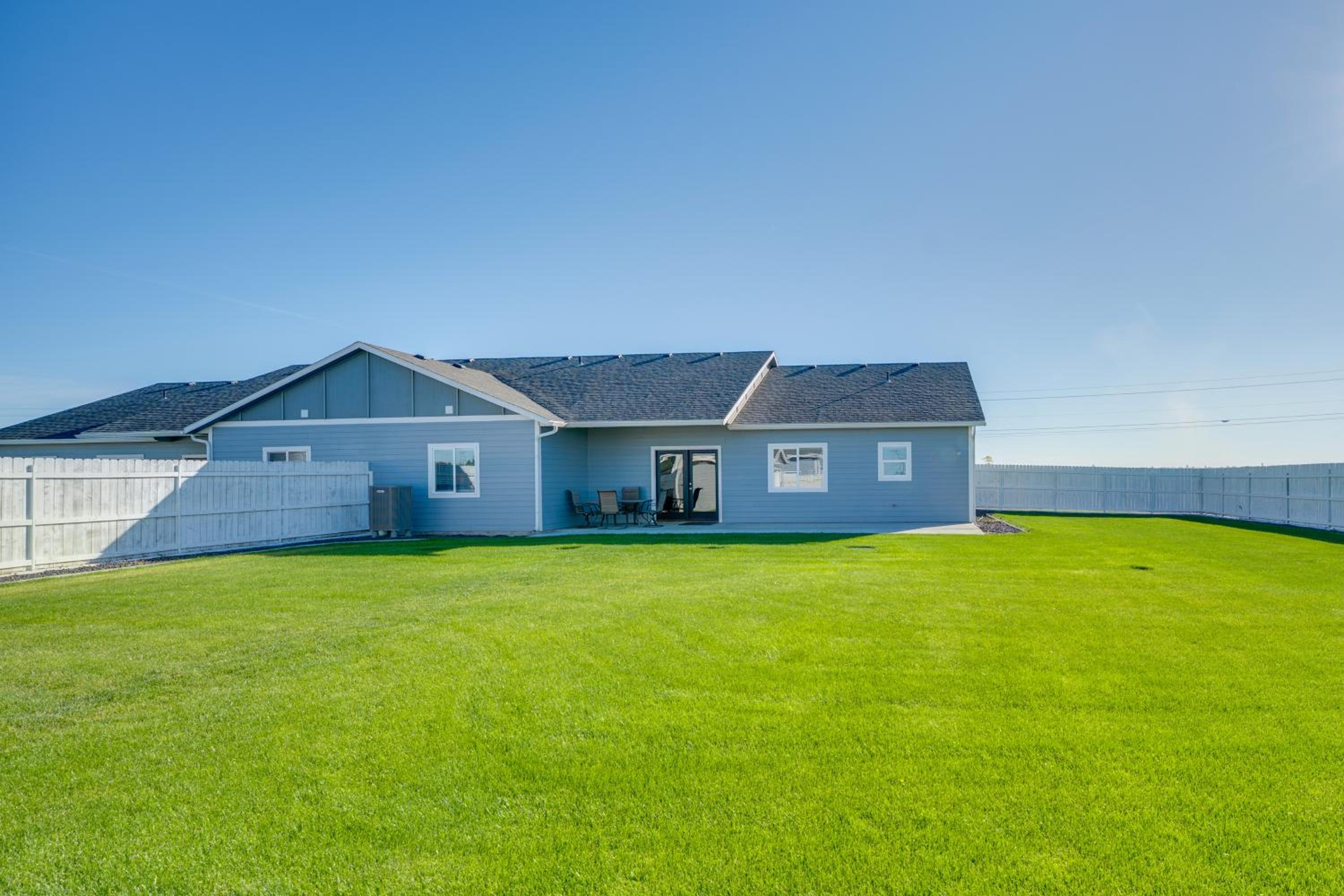 Walk to Moses Lake! Family Home with Fenced Yard