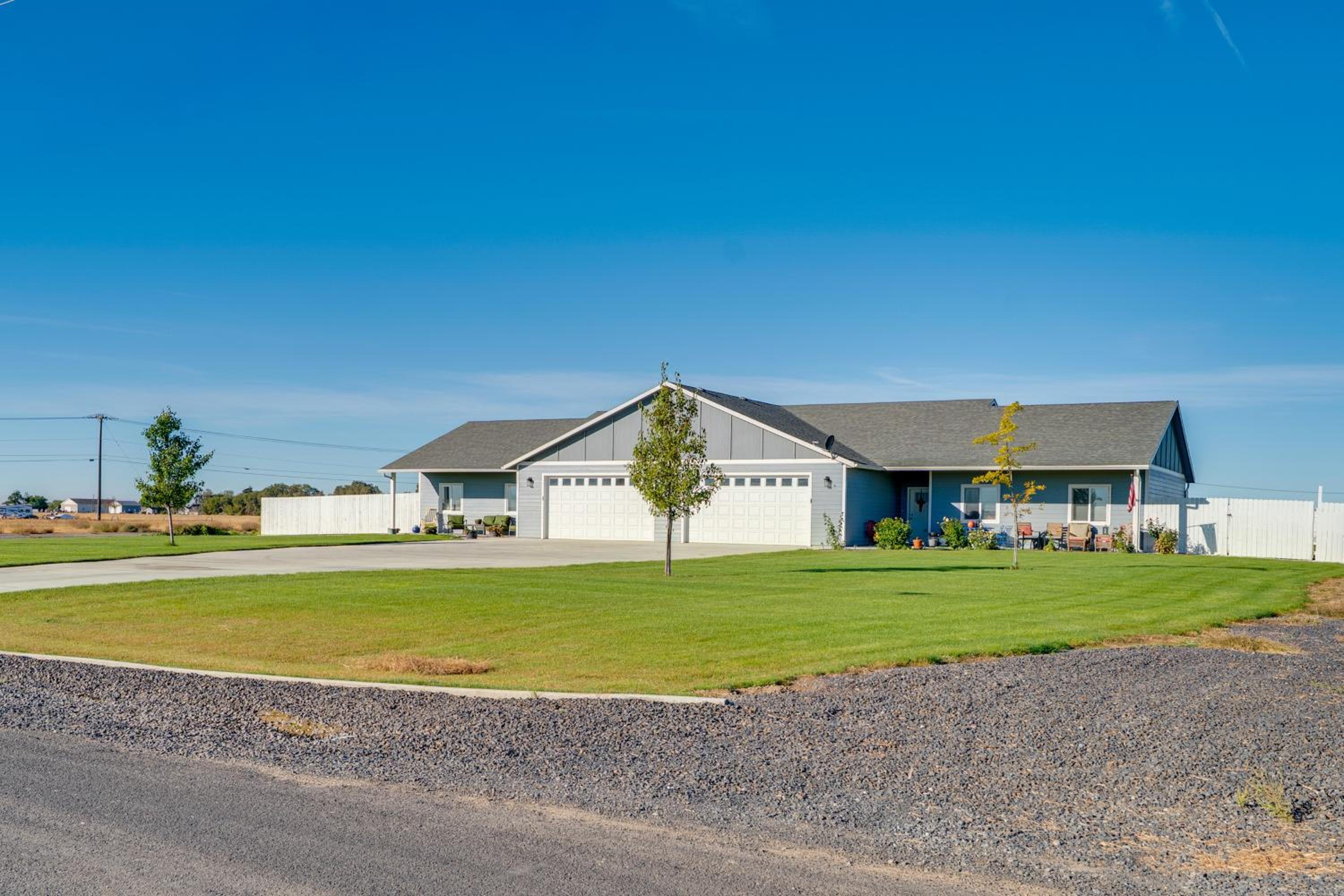 Walk to Moses Lake! Family Home with Fenced Yard