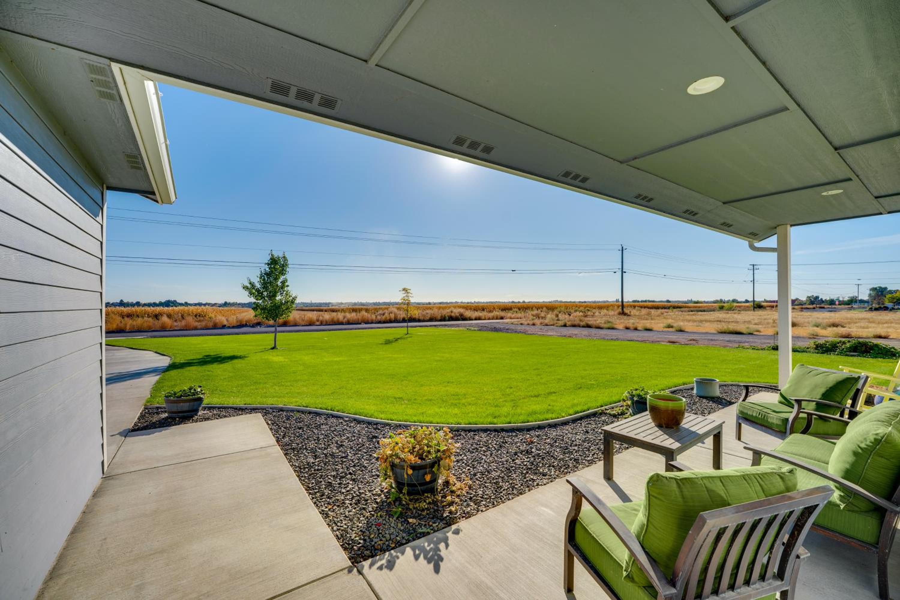 Walk to Moses Lake! Family Home with Fenced Yard