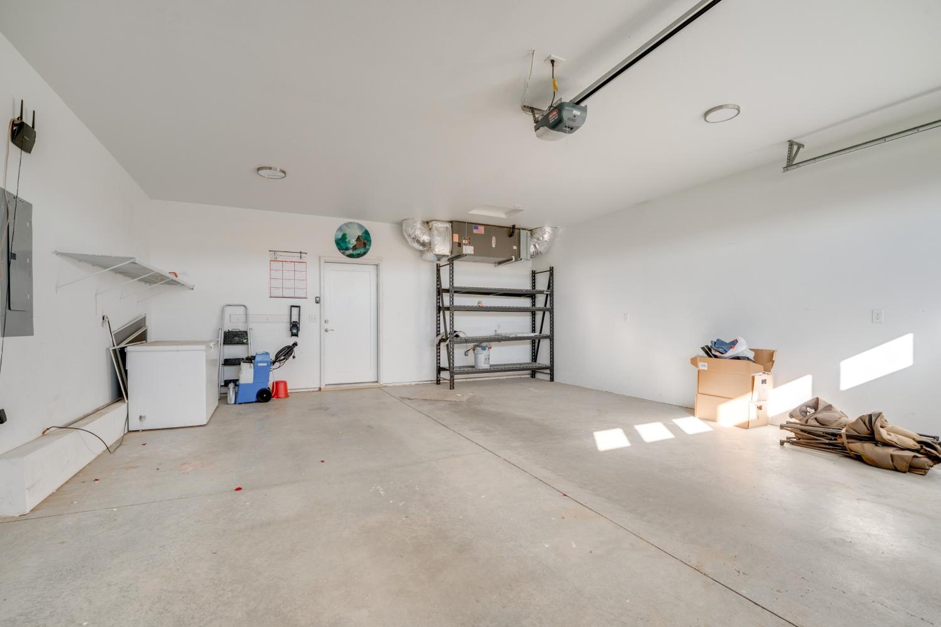 Walk to Moses Lake! Family Home with Fenced Yard