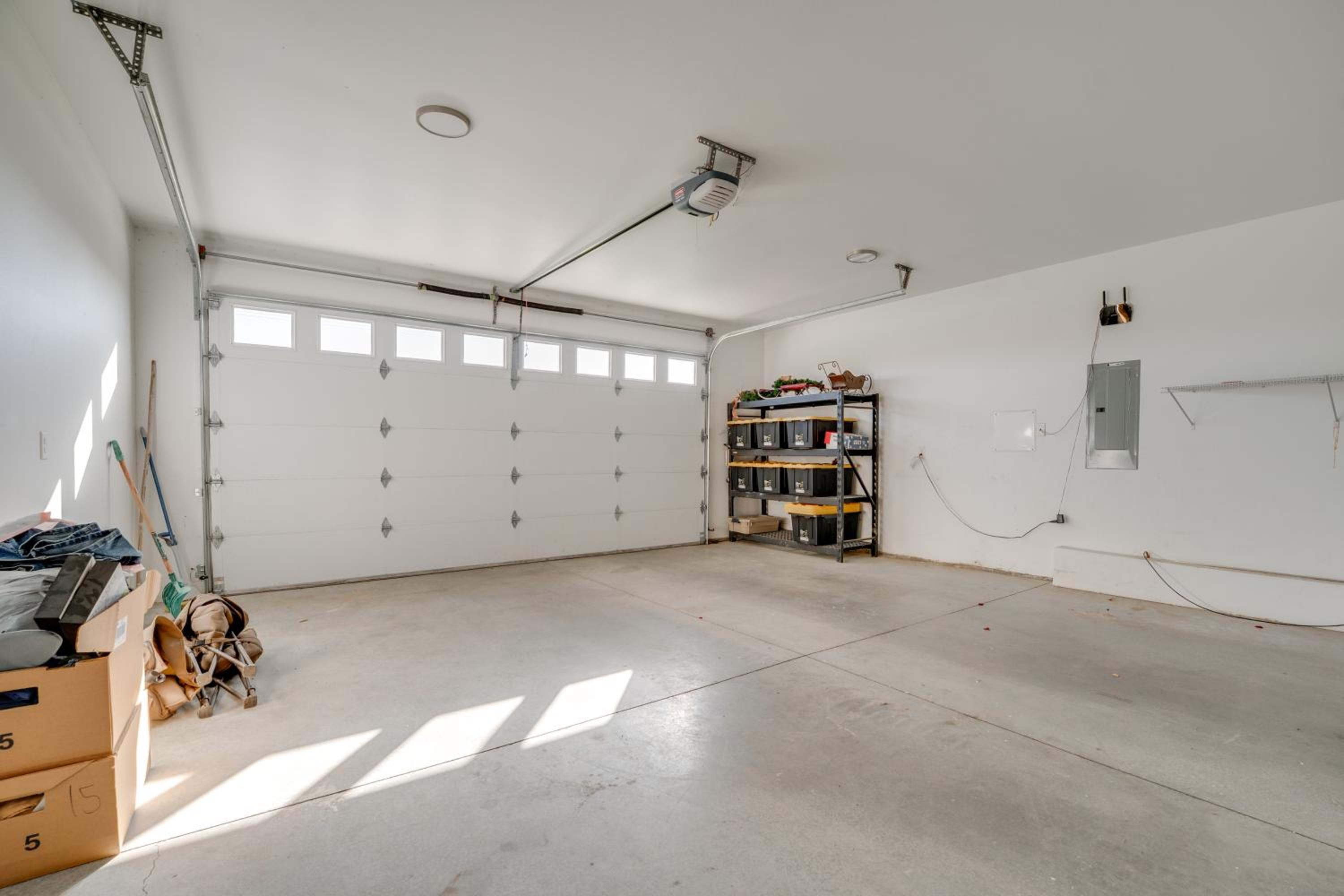 Walk to Moses Lake! Family Home with Fenced Yard