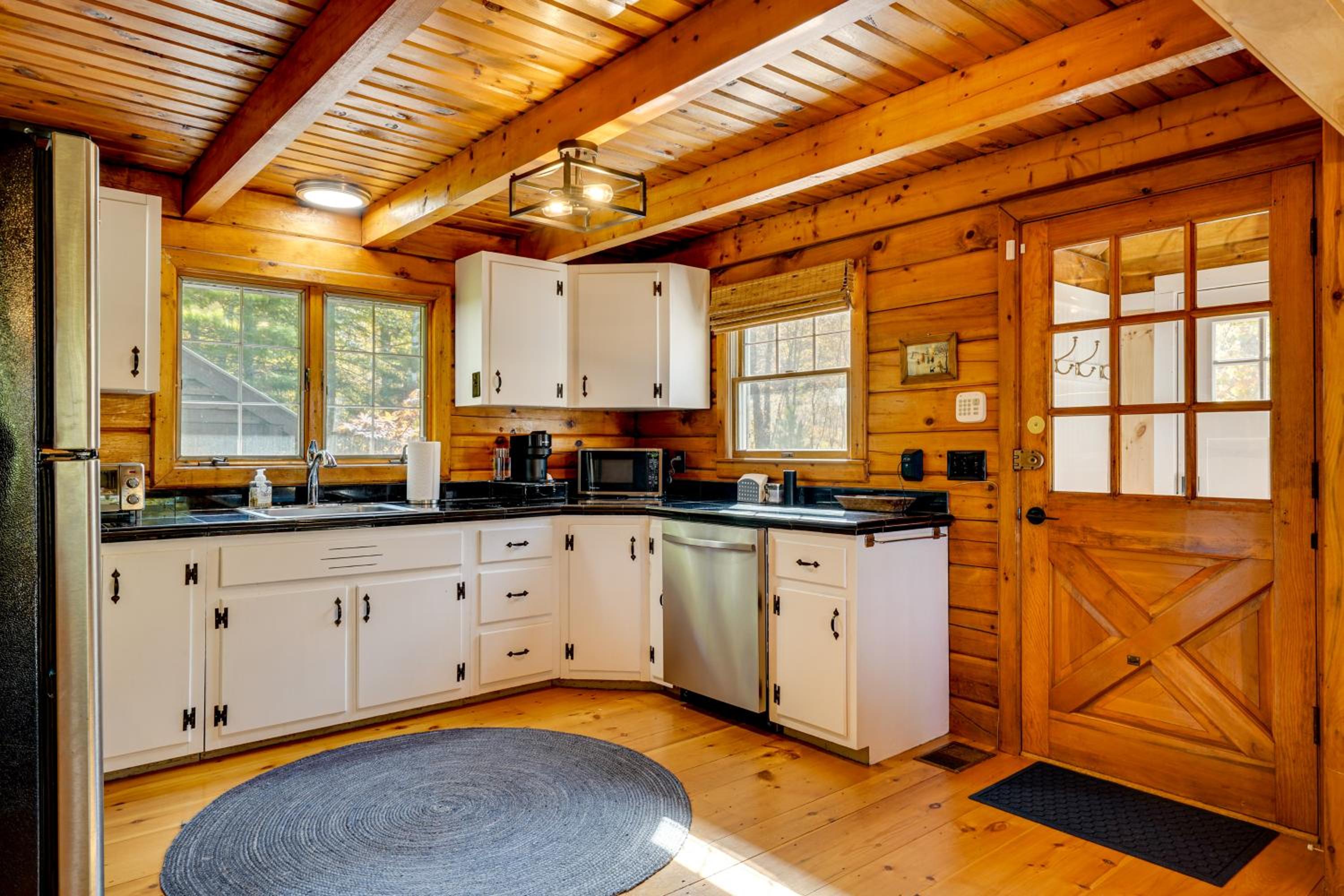 Private Spring-Fed Pond Idyllic Shrewsbury Cabin!