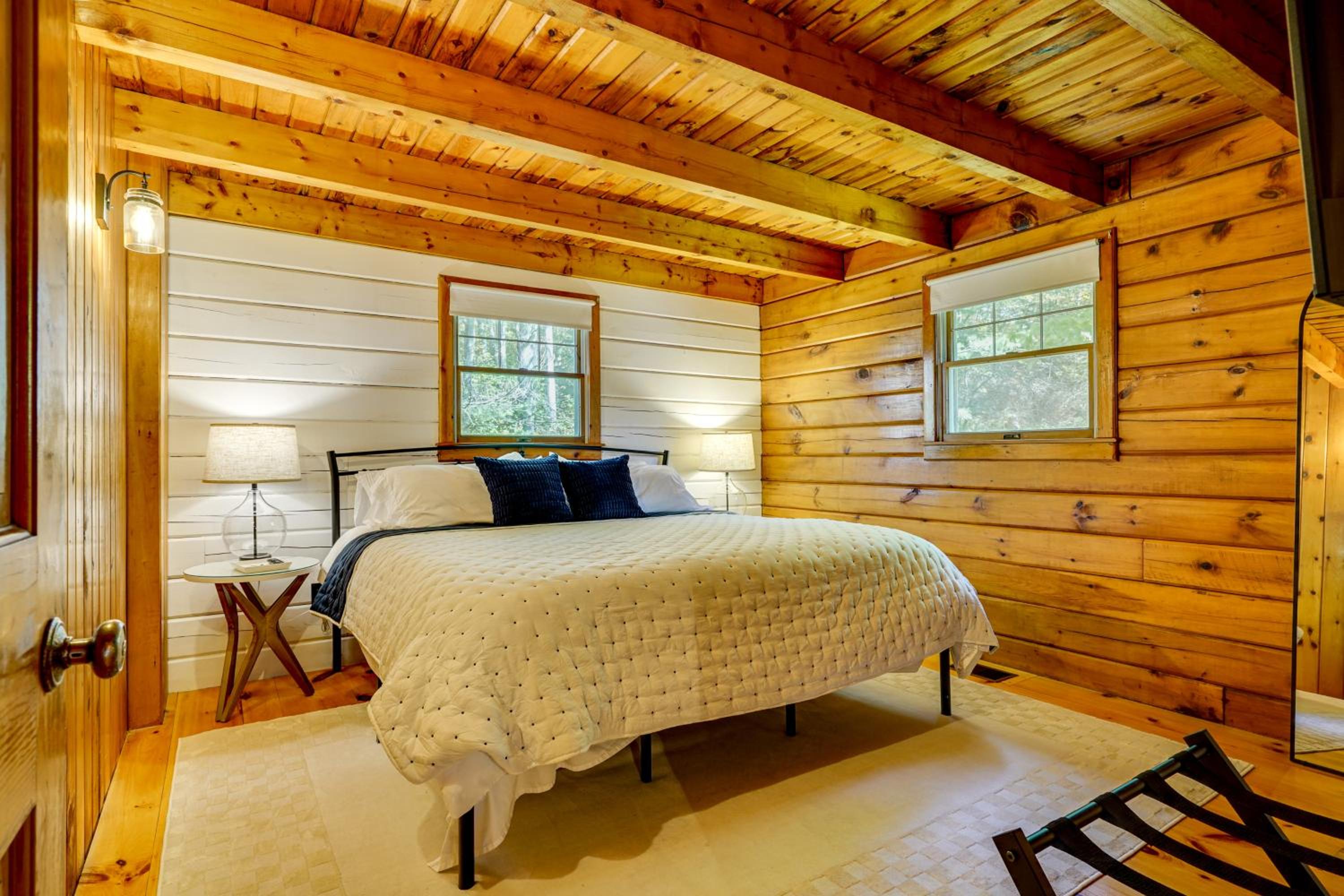 Private Spring-Fed Pond Idyllic Shrewsbury Cabin!