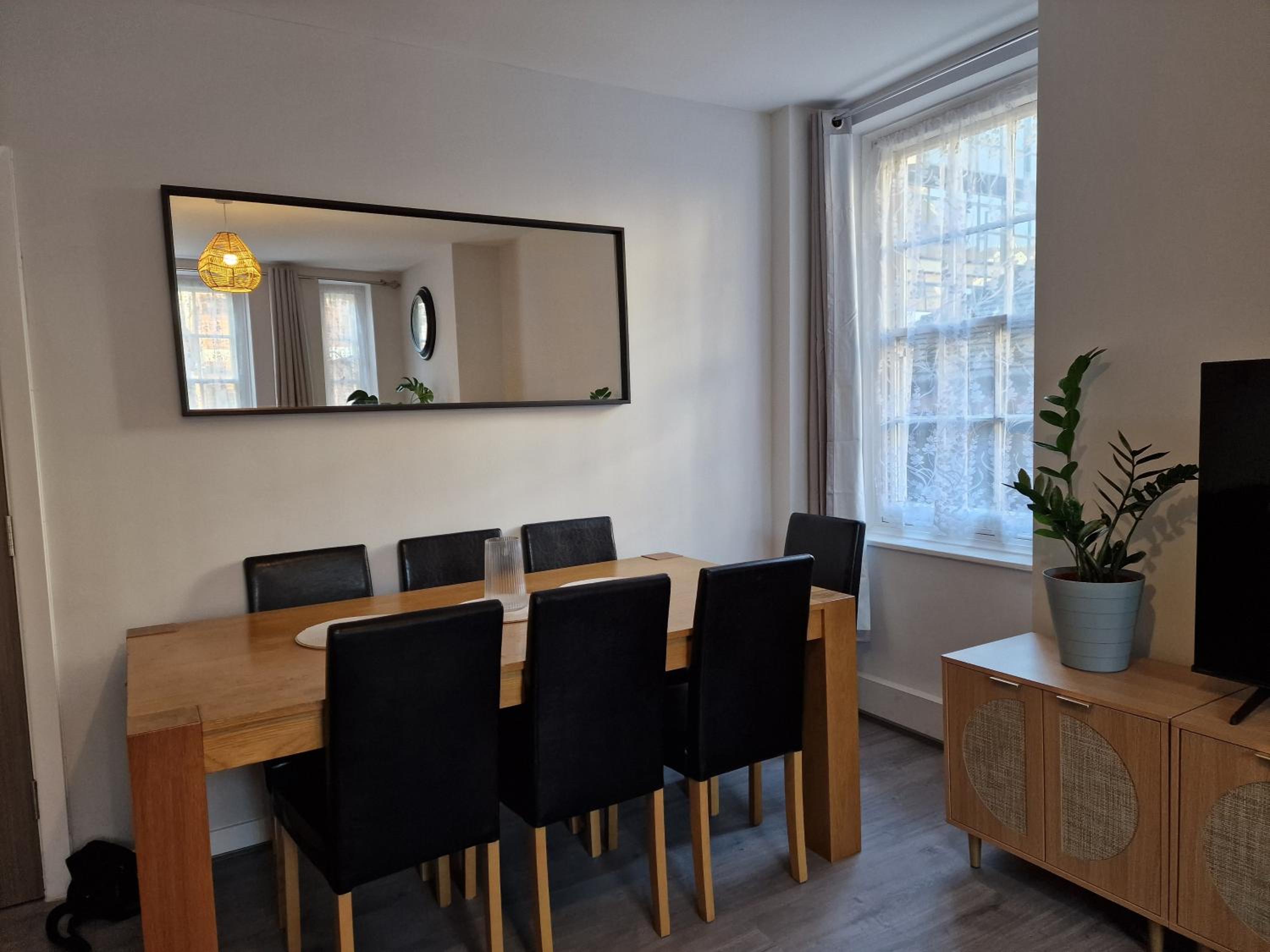 Stunning 3 Bedroom Flat close to Edgware Rd