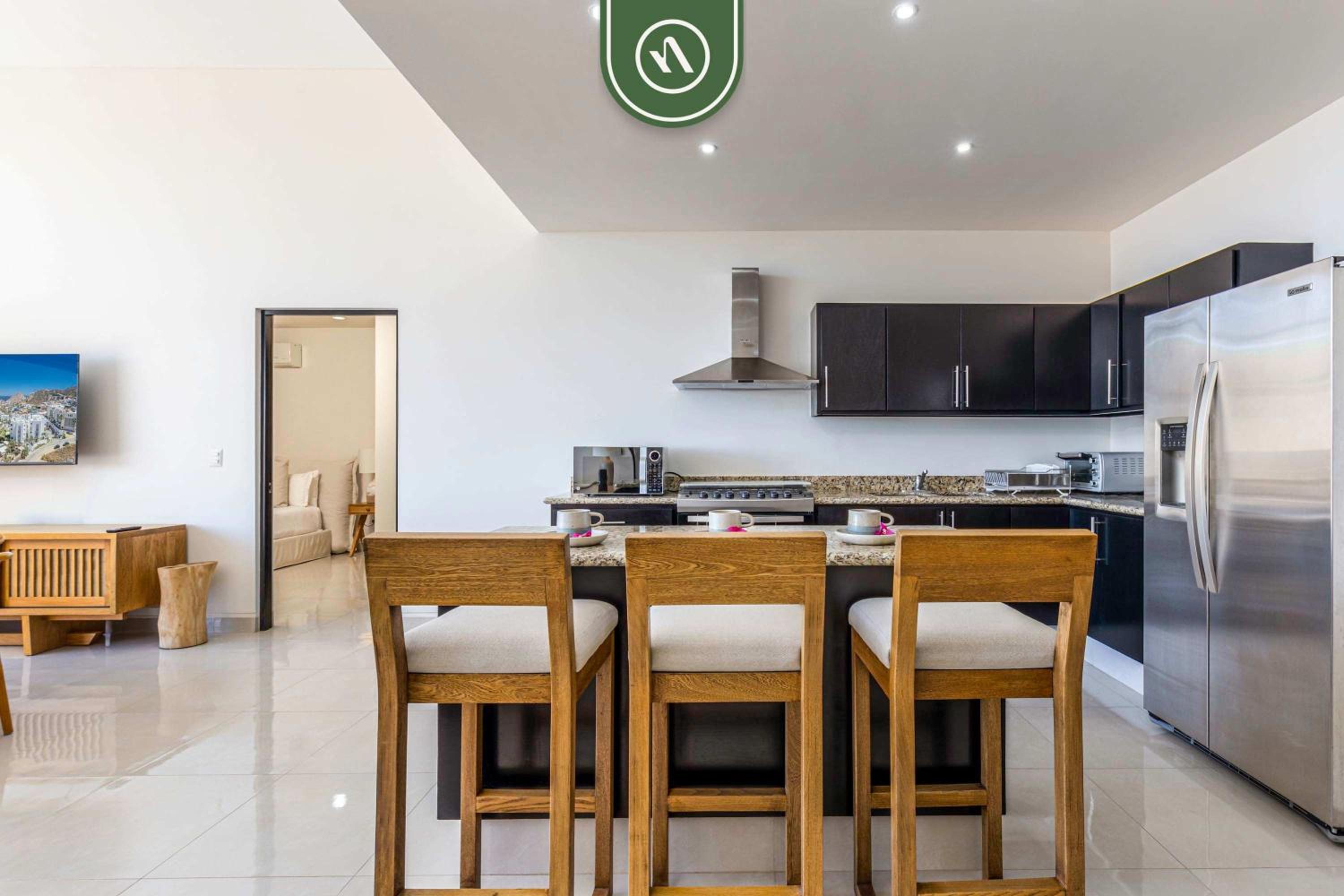 Brand New 3 BR Penthouse - Oceanview Rooftop Pool