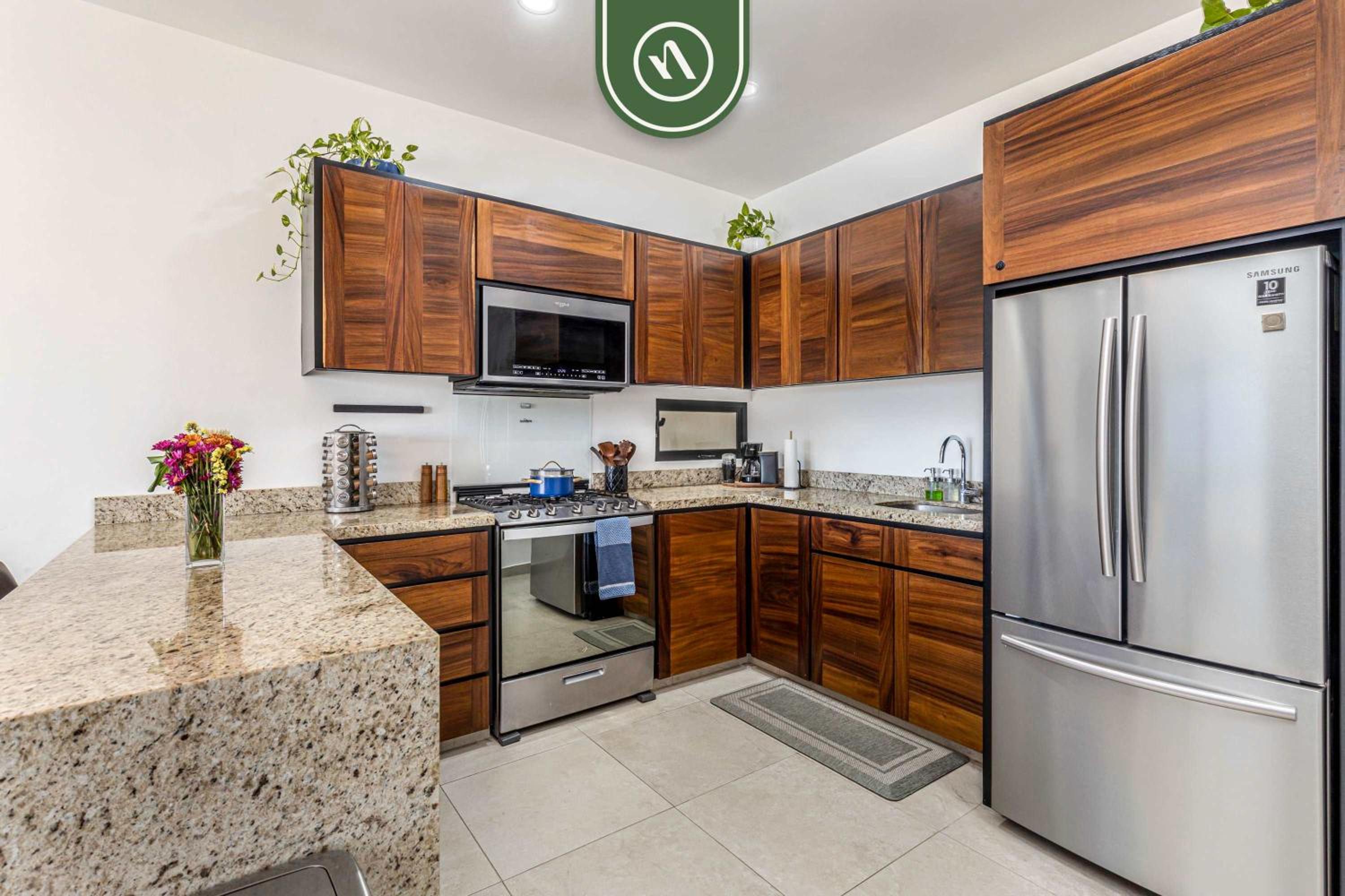 Amazing 2BR Condo with Rooftop pool - BBQ