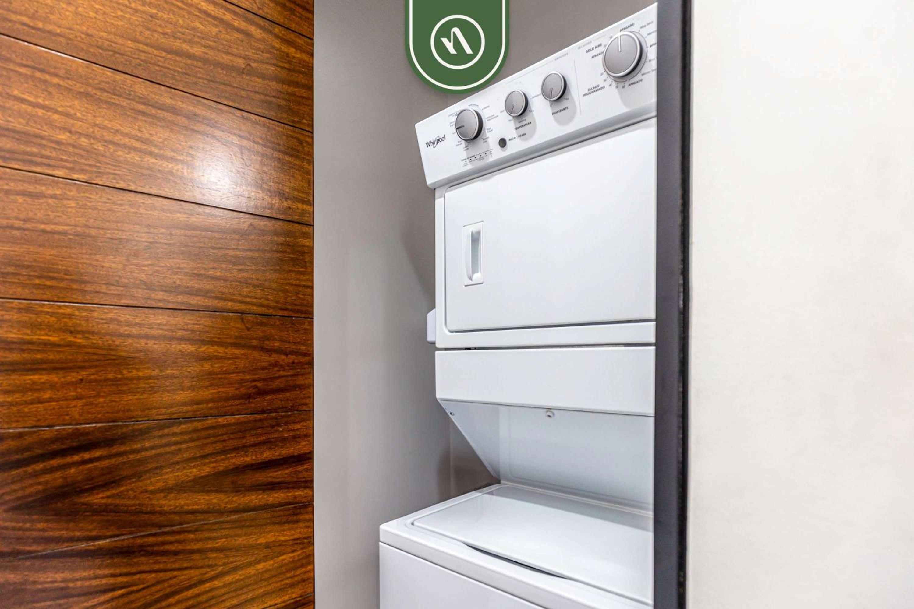 Amazing 2BR Condo with Rooftop pool - BBQ