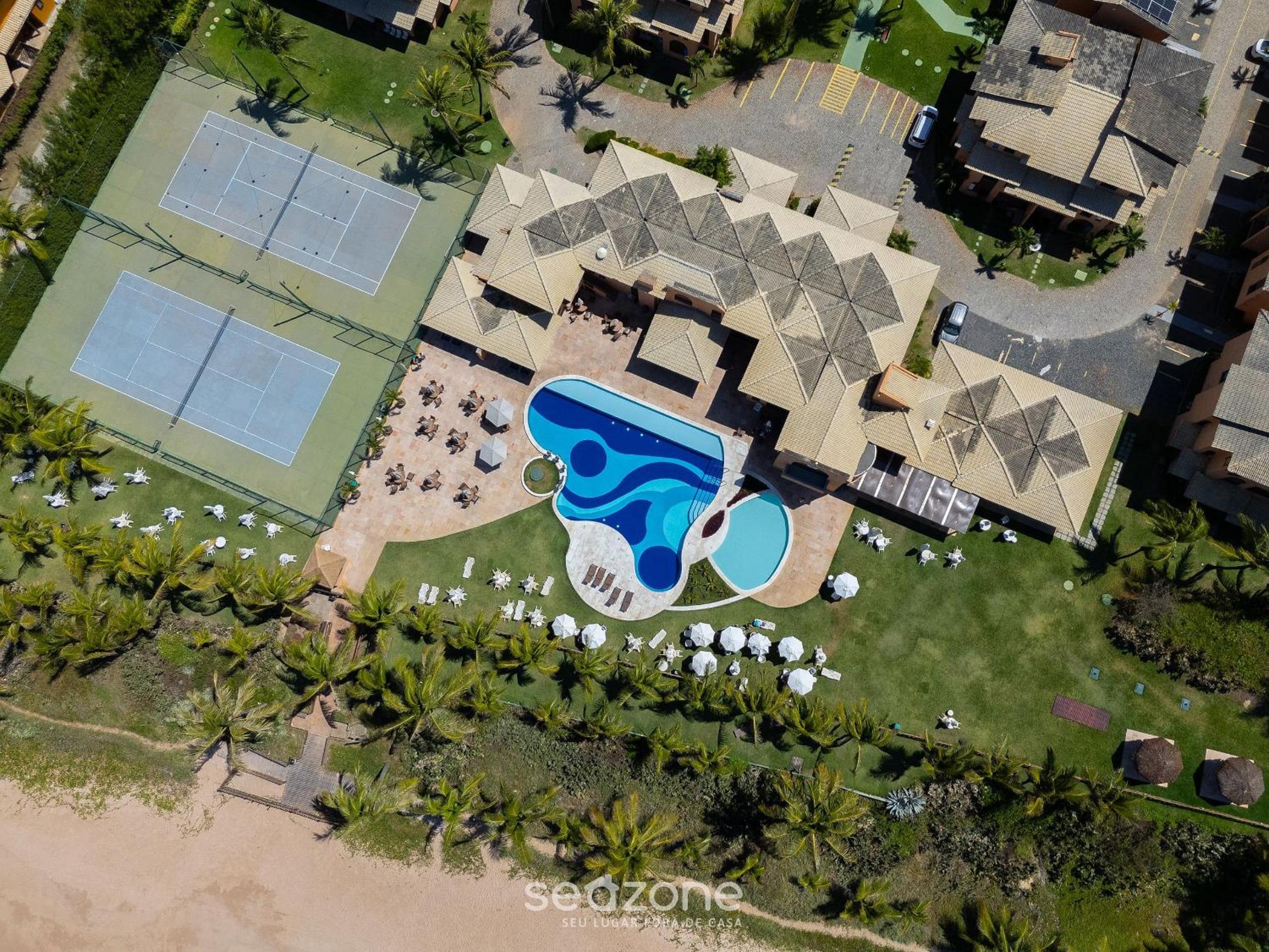Condominium with Gym and Pool in Guarajuba - Camaçari GSH