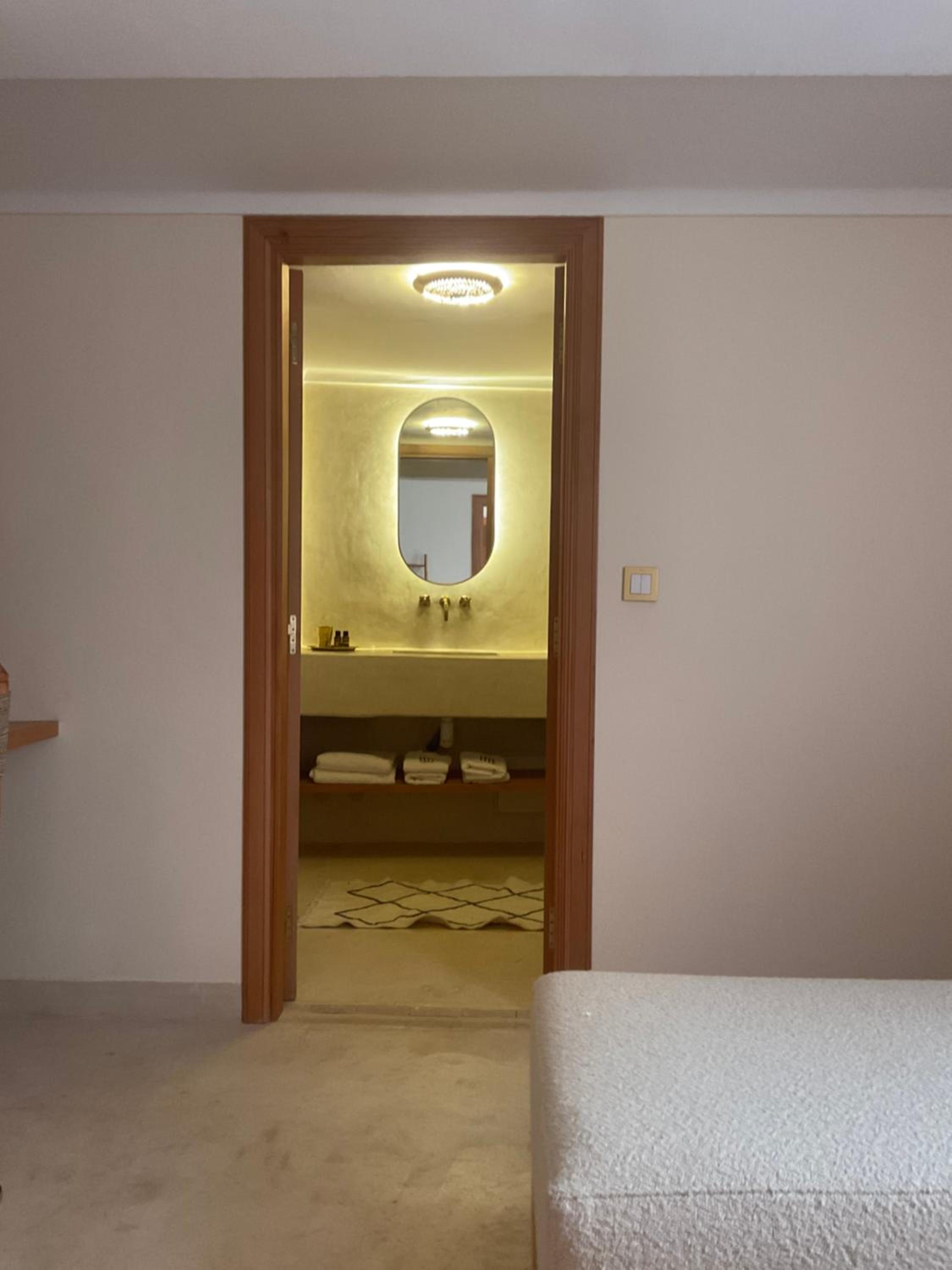 Riad Al Muhandiz Peaceful Duplex Suites near Jemaa El Fna