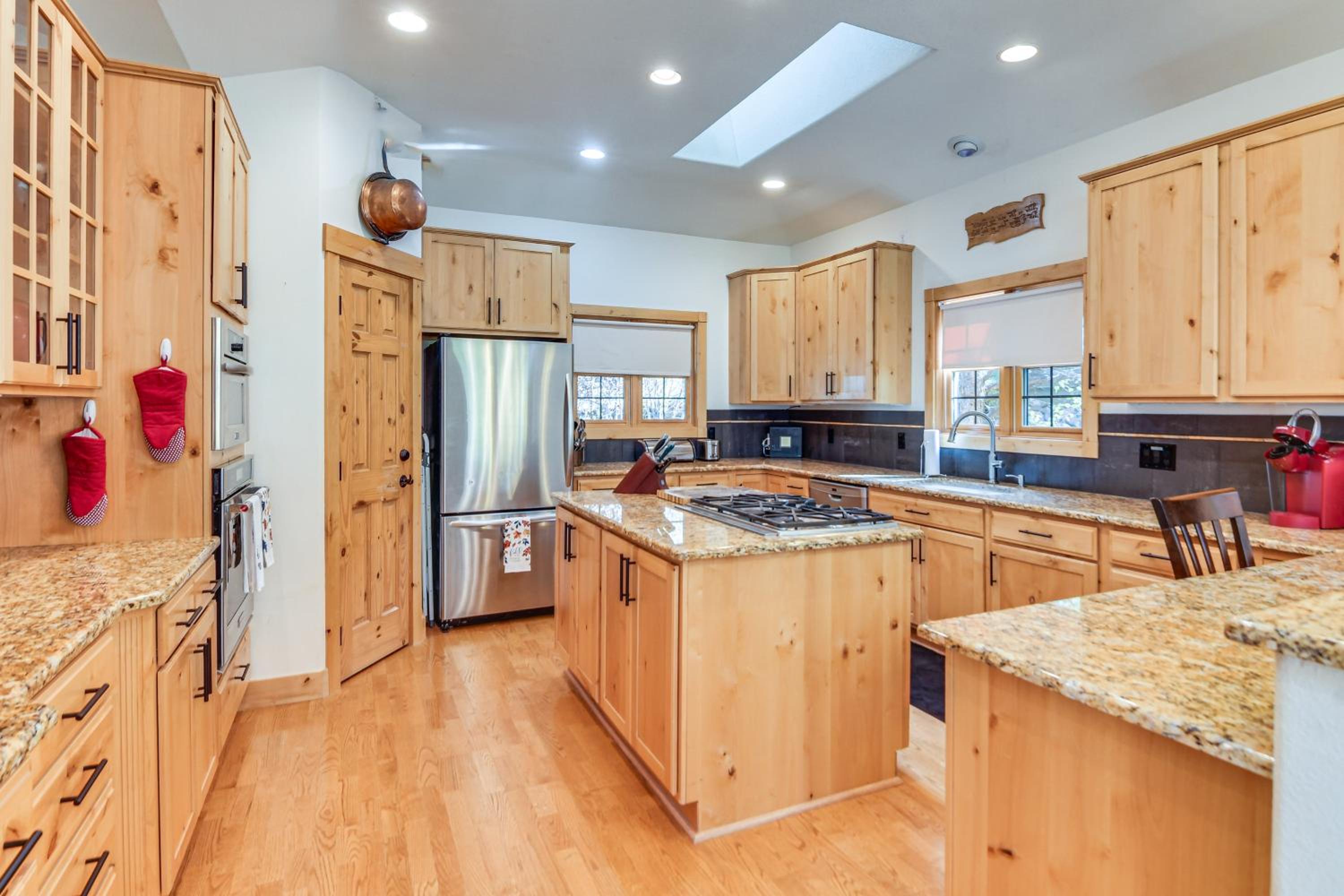 Mtn-View Cabin with Private Hot Tub in Georgetown!