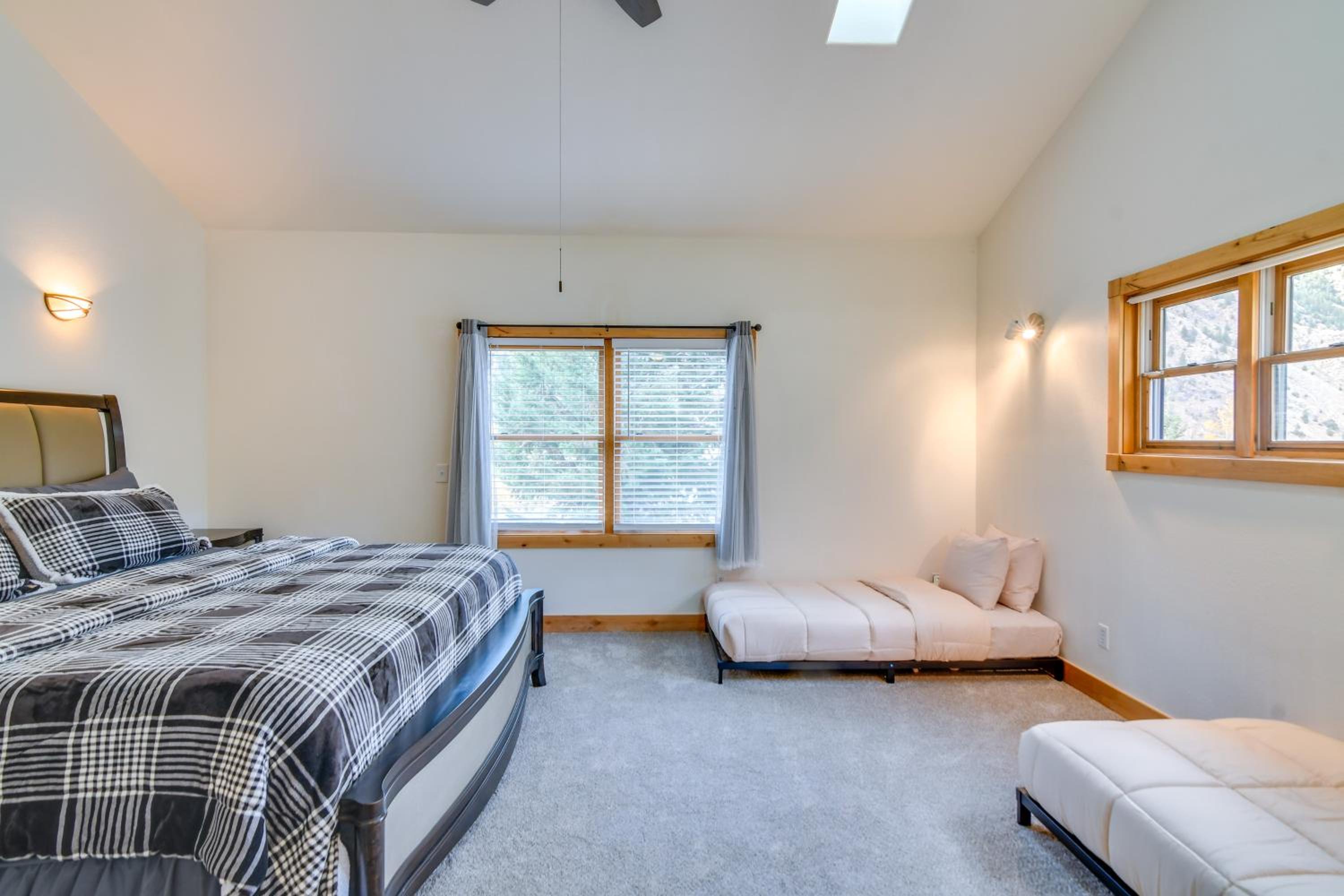 Mtn-View Cabin with Private Hot Tub in Georgetown!