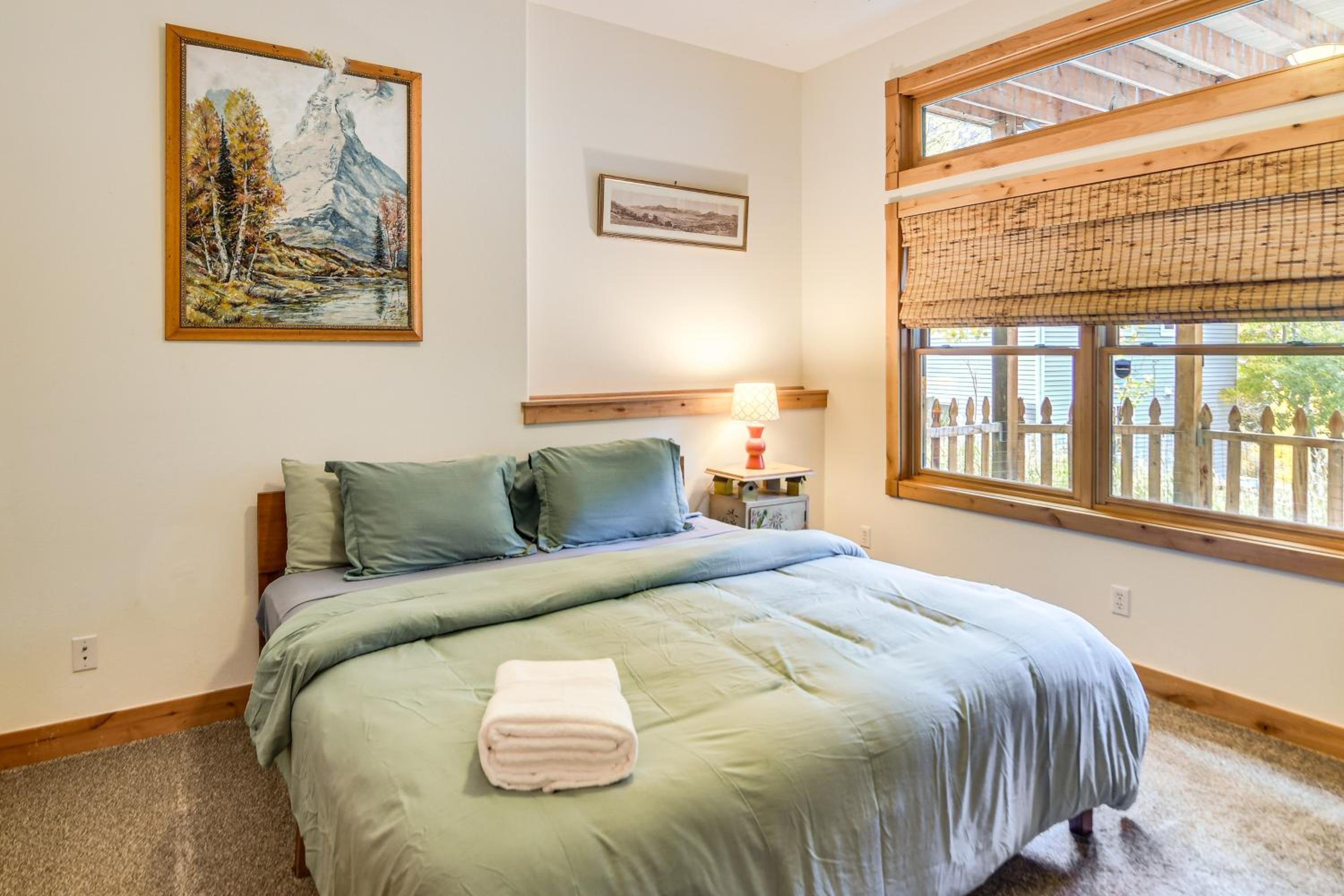 Mtn-View Cabin with Private Hot Tub in Georgetown!