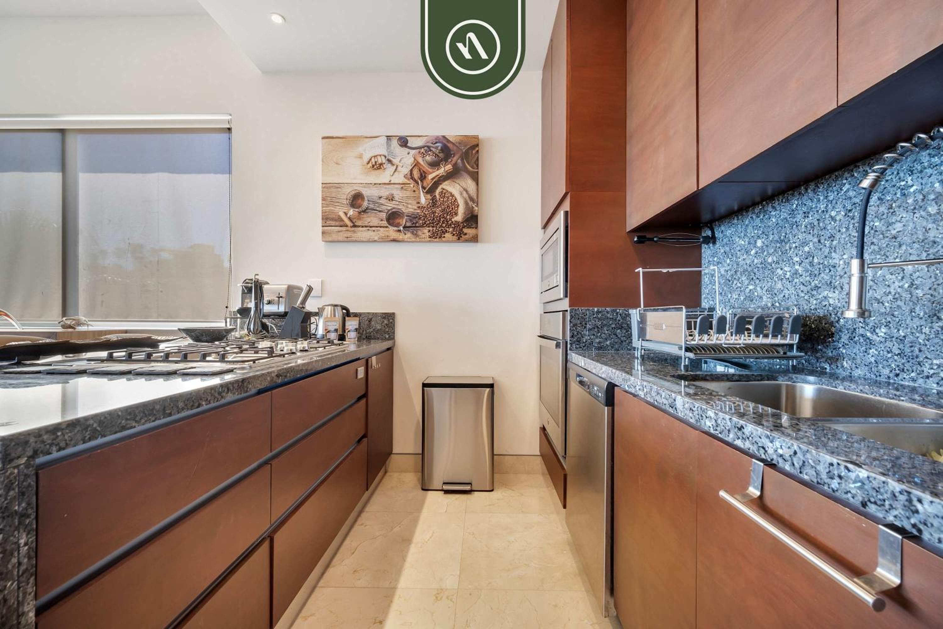 Oceanview 3 BR Condo - Pool - View of the Desert
