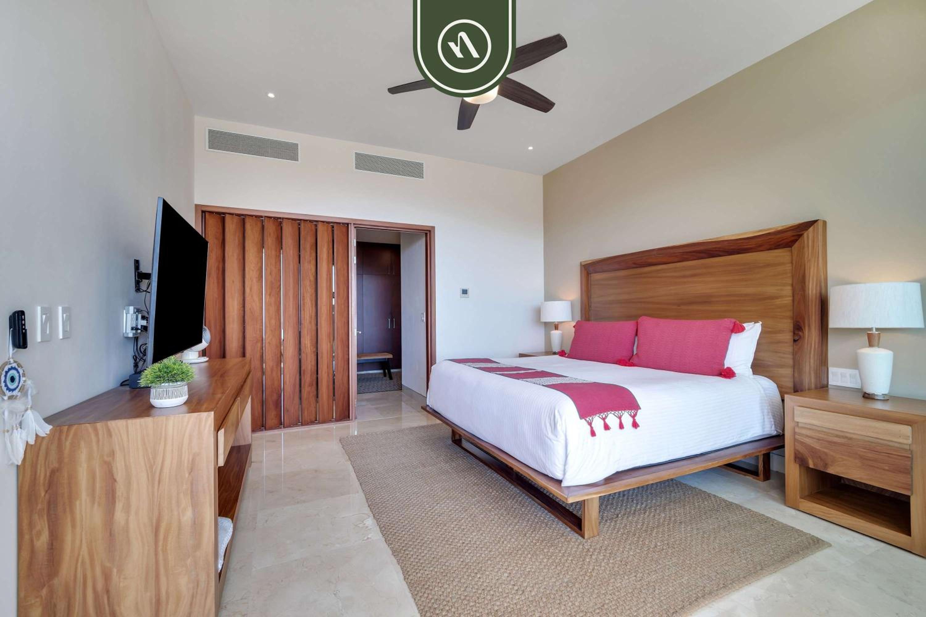 Oceanview 3 BR Condo - Pool - View of the Desert